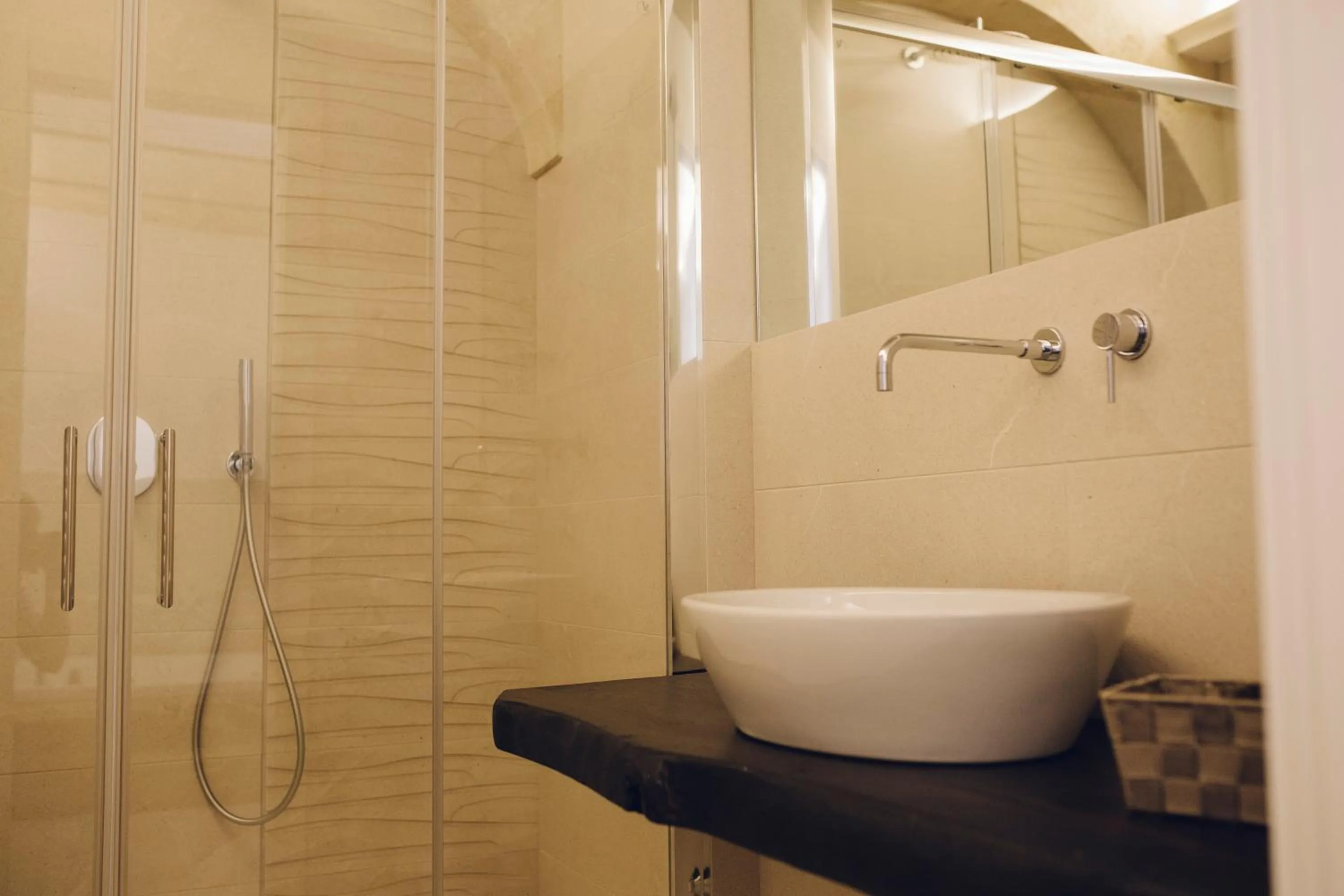 Photo of the whole room in Le Origini