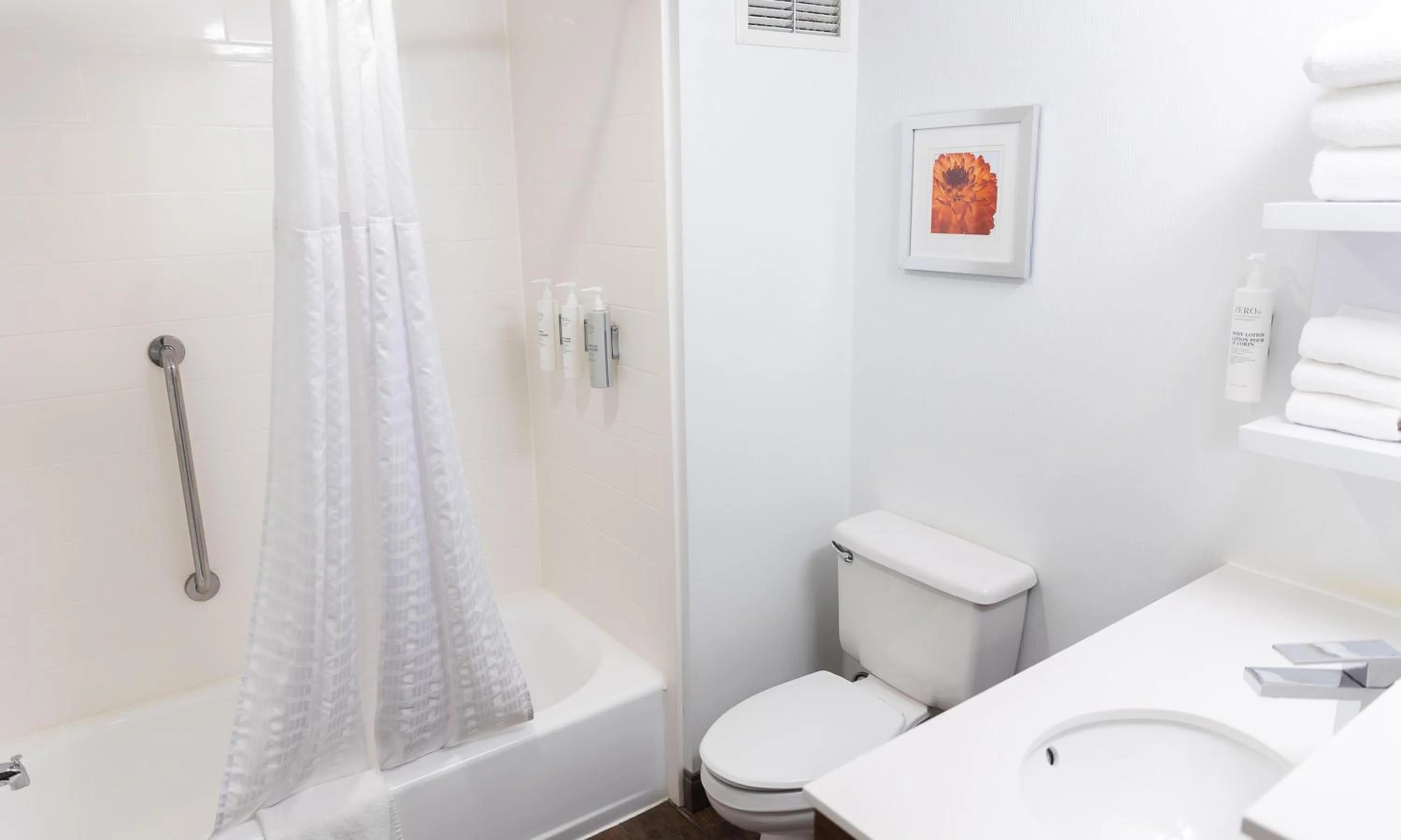 Bathroom in Hampton Inn Williamsport