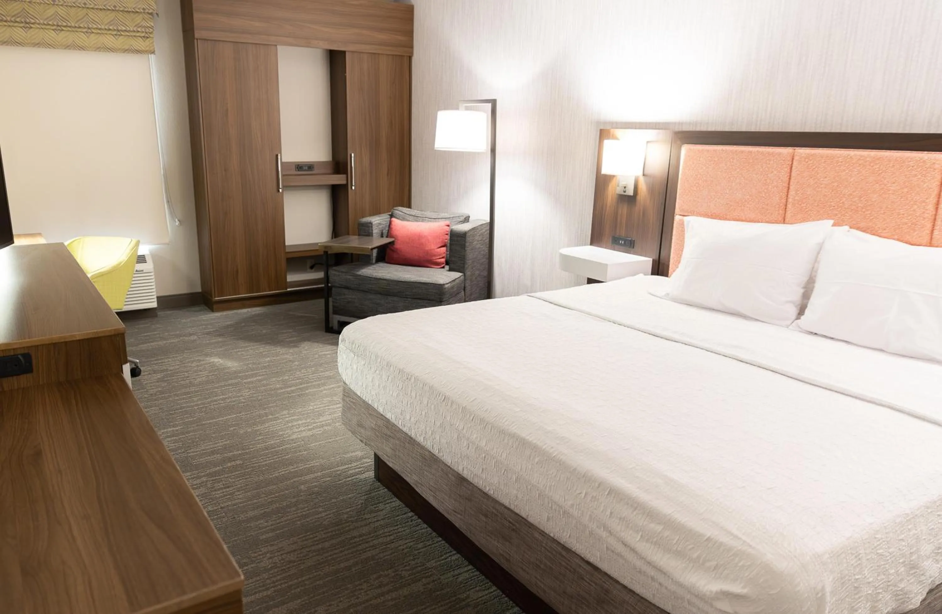 Bed in Hampton Inn Williamsport