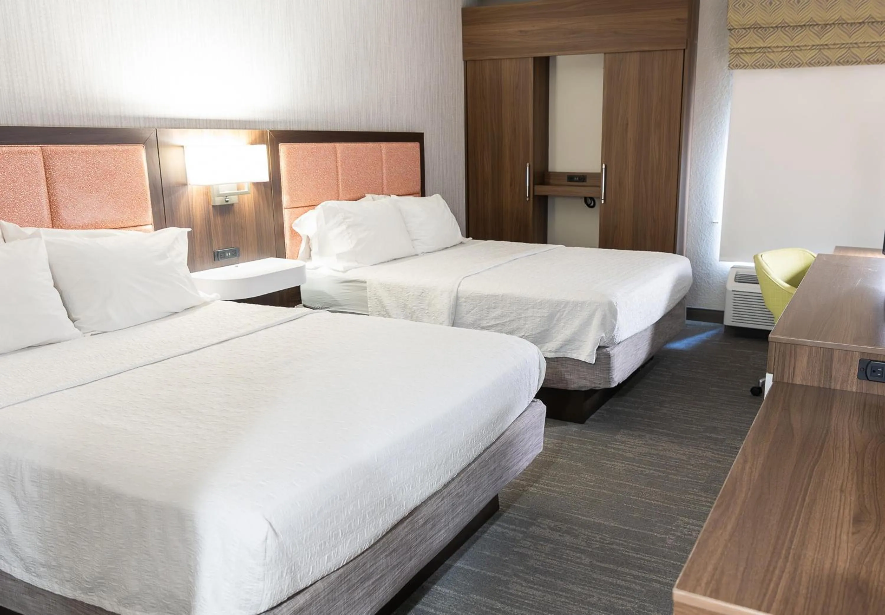 Bed in Hampton Inn Williamsport