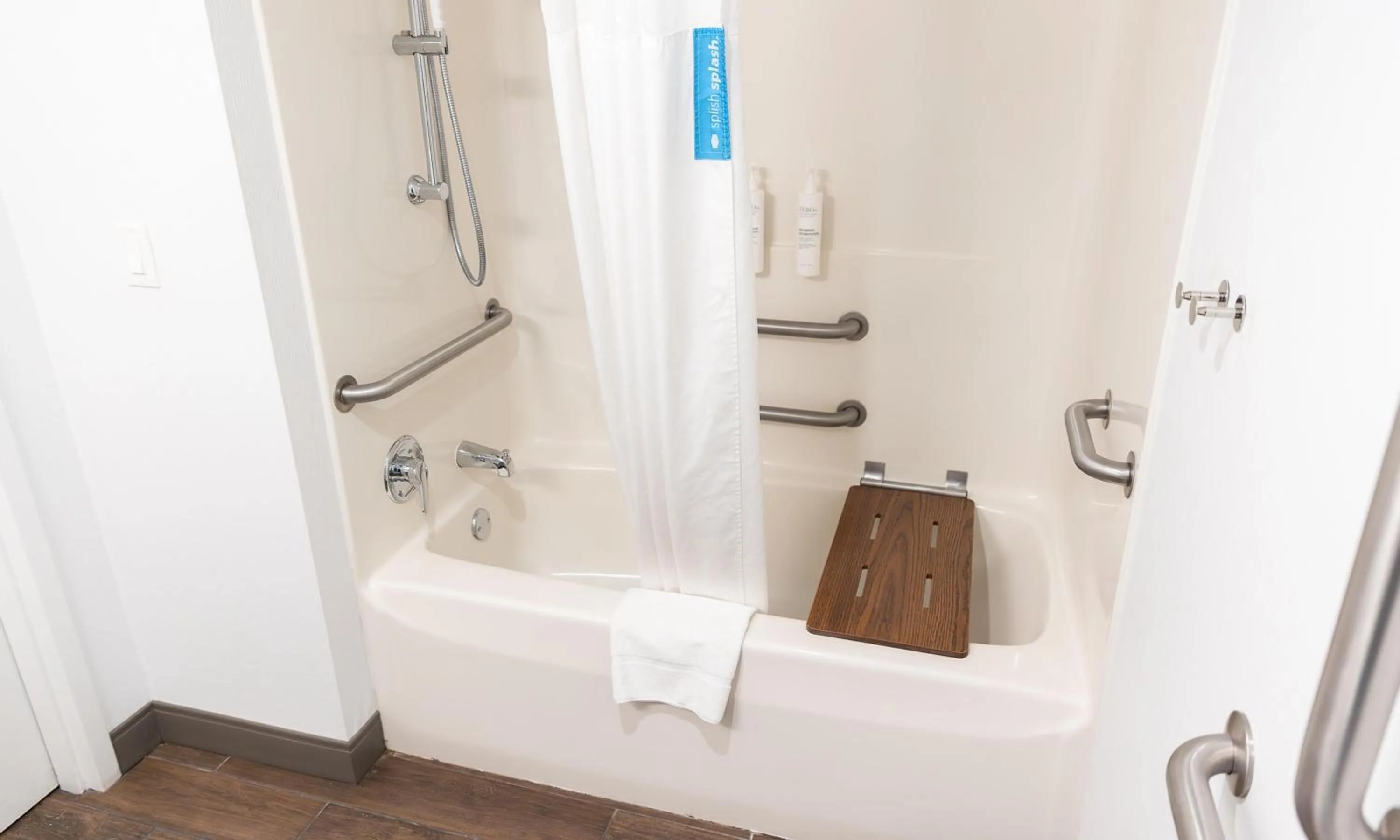 Bathroom in Hampton Inn Williamsport