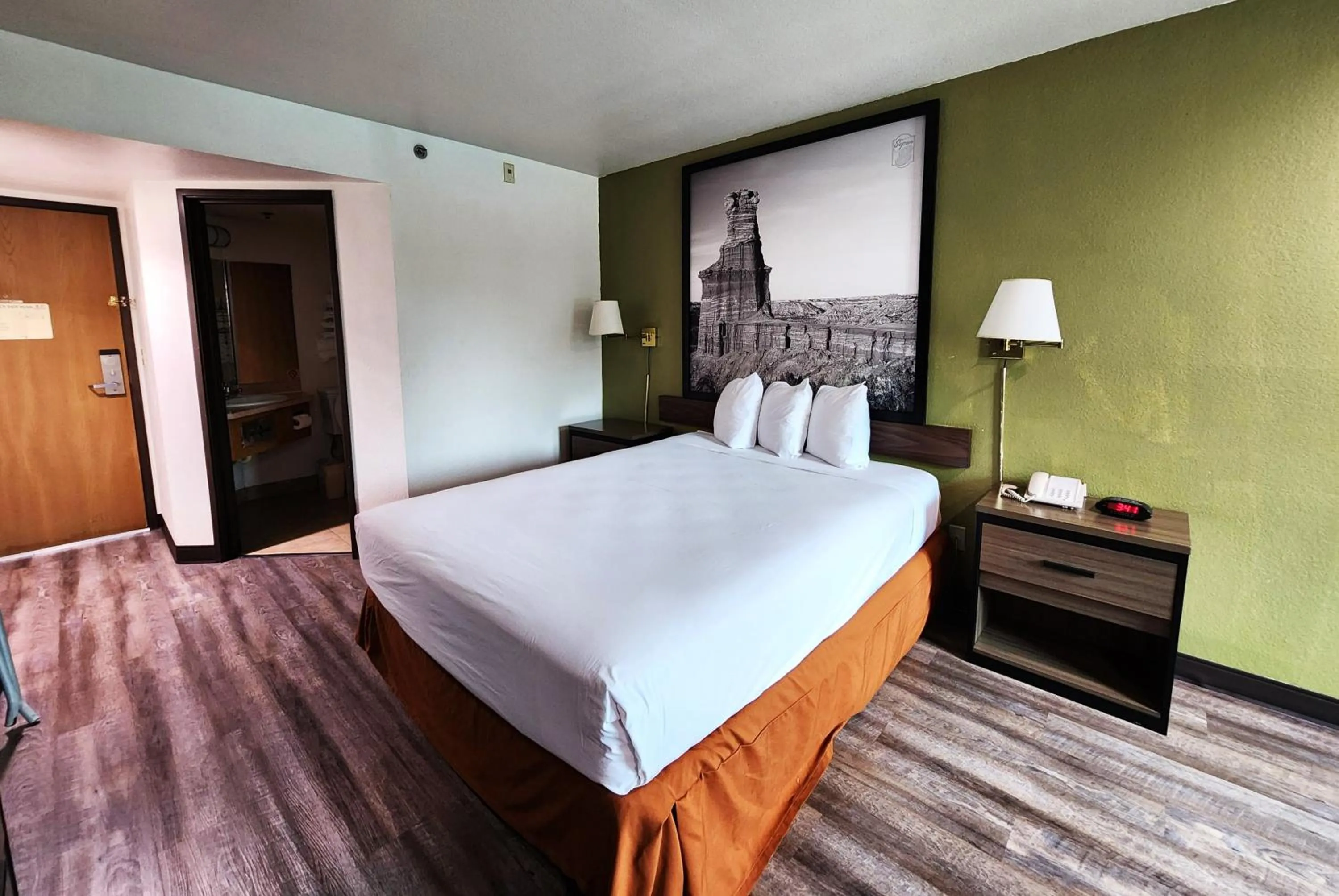 Bedroom, Bed in Super 8 by Wyndham Austin North/University Area