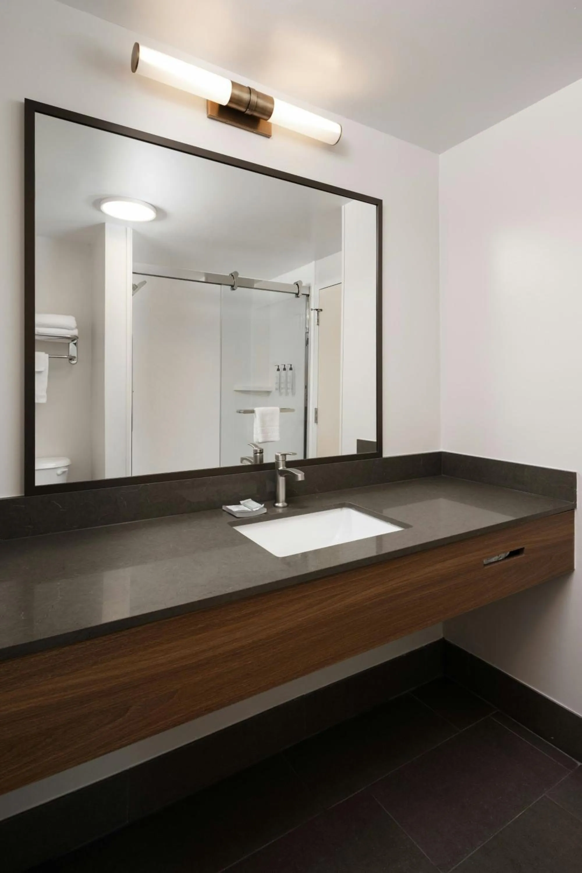 Bathroom in Fairfield Inn & Suites by Marriott Muskegon Norton Shores
