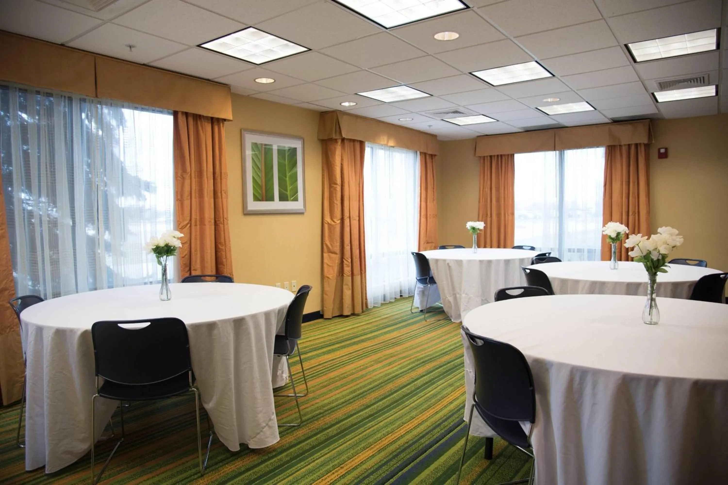 Meeting/conference room in Fairfield Inn & Suites by Marriott Muskegon Norton Shores