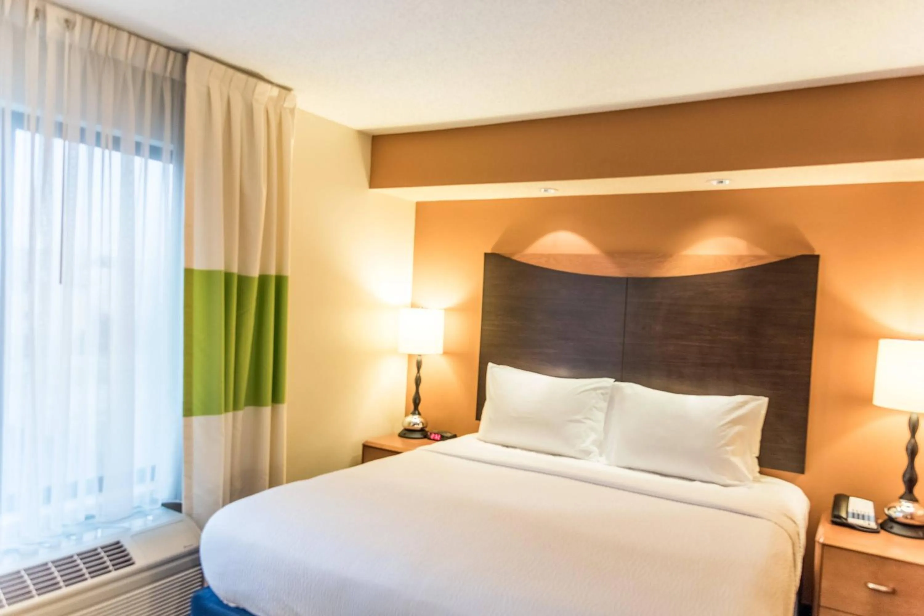 Bedroom, Bed in Fairfield Inn & Suites by Marriott Muskegon Norton Shores