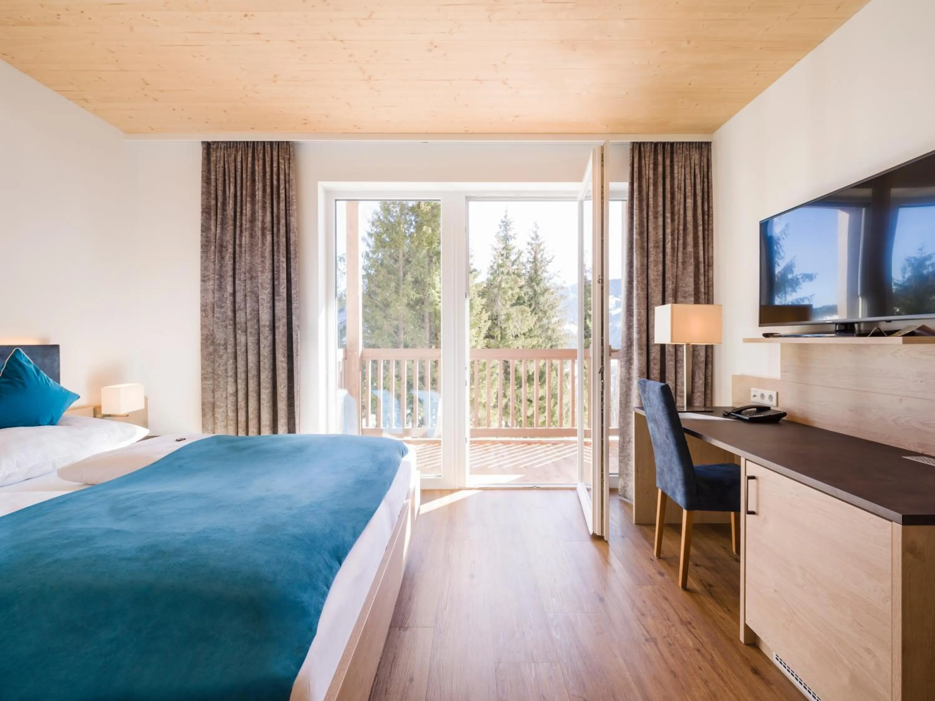 Bedroom, Bed in Aldiana Club Hochkönig