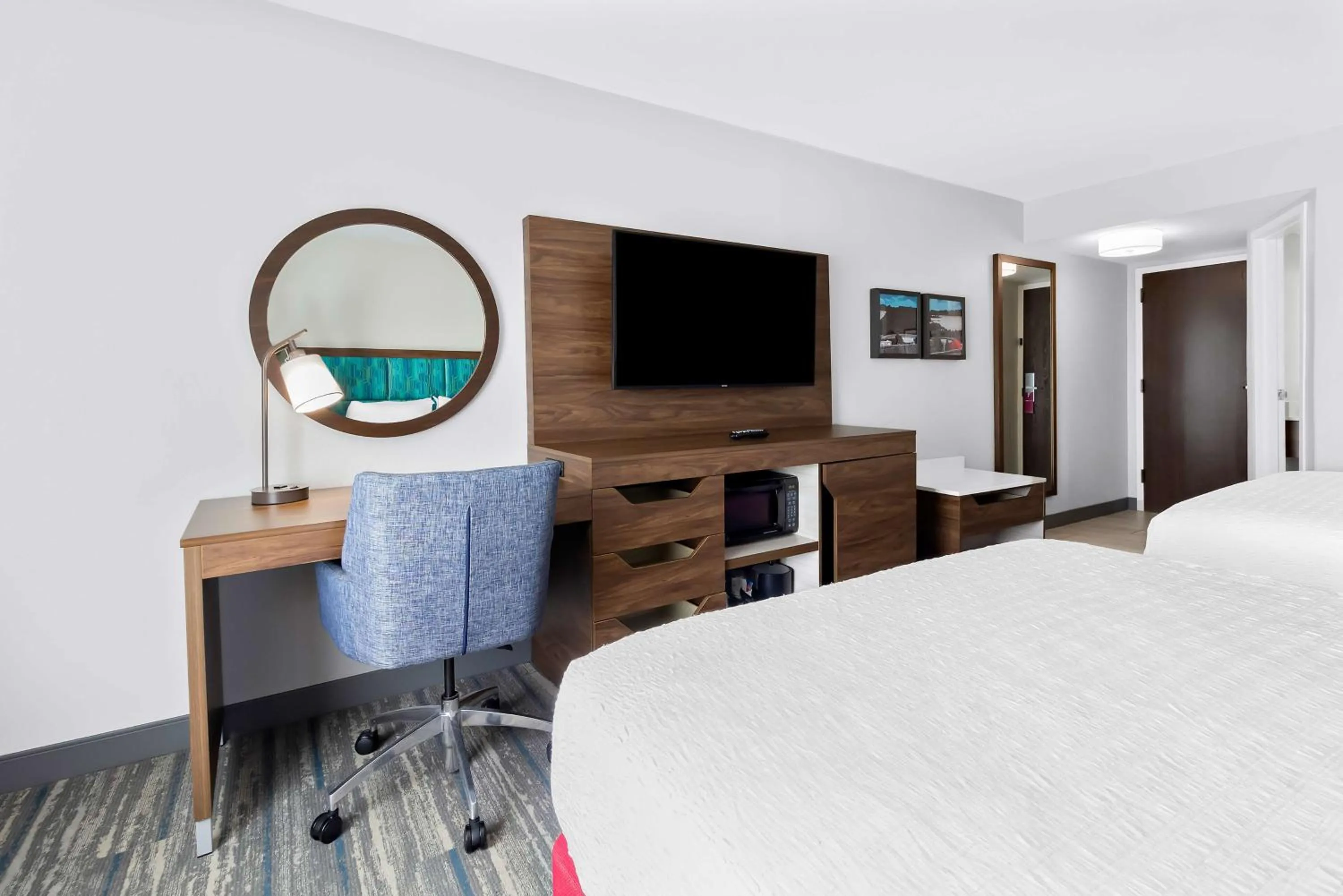 Bedroom, Bed in Hampton Inn Washington