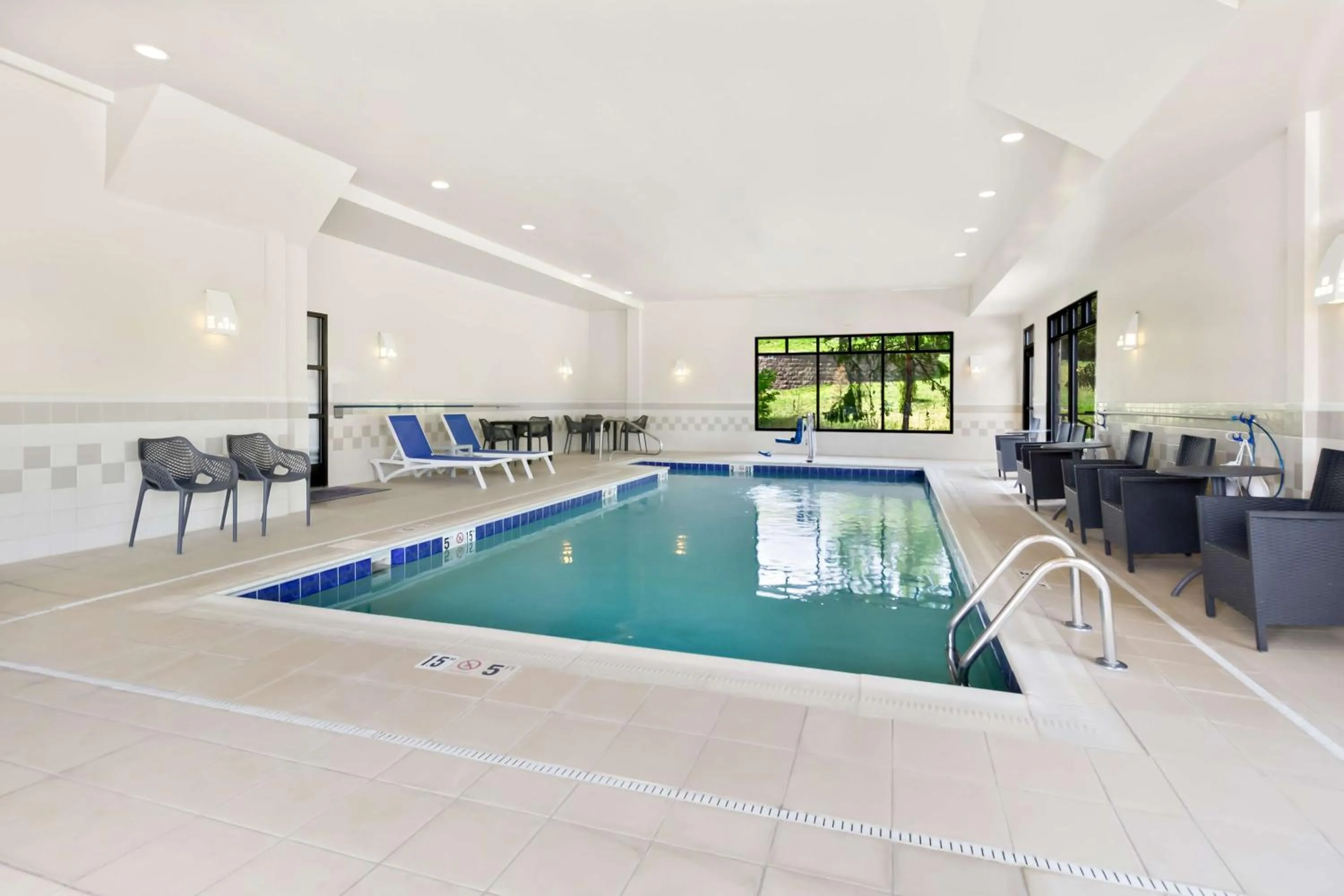 Pool view in Hampton Inn Washington