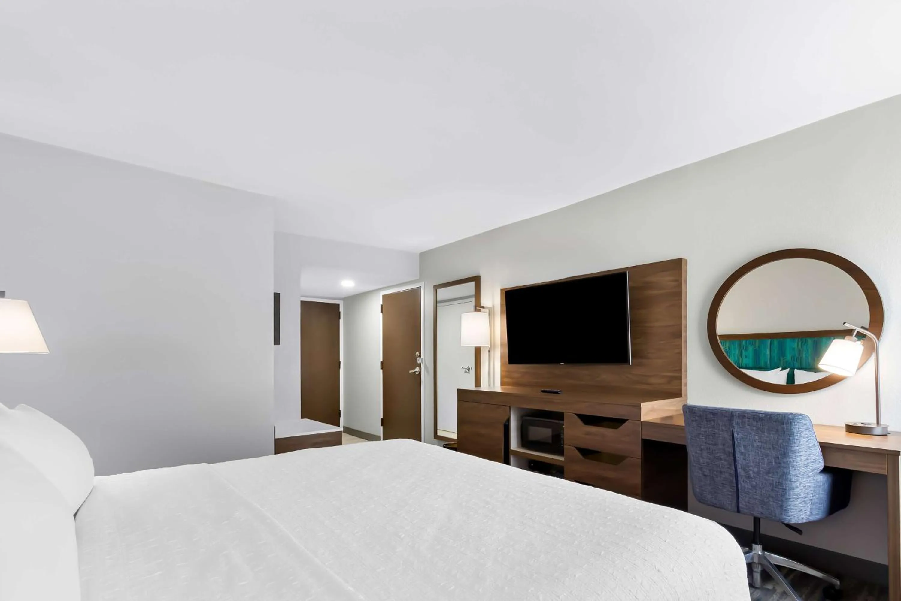 Bedroom, Bed in Hampton Inn Washington