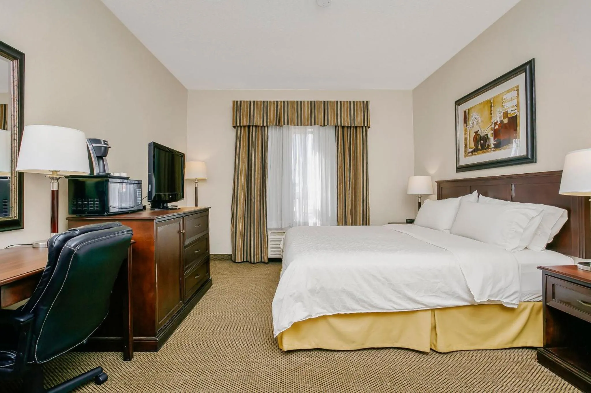 Photo of the whole room, Bed in Holiday Inn Express & Suites Whitecourt by IHG