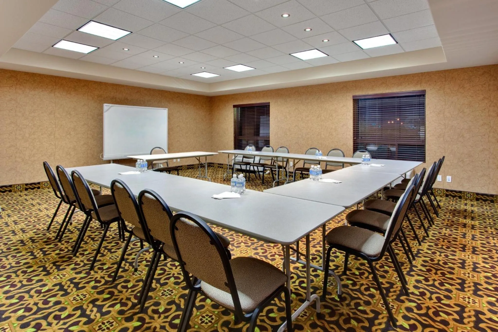 Meeting/conference room in Holiday Inn Express & Suites Whitecourt by IHG