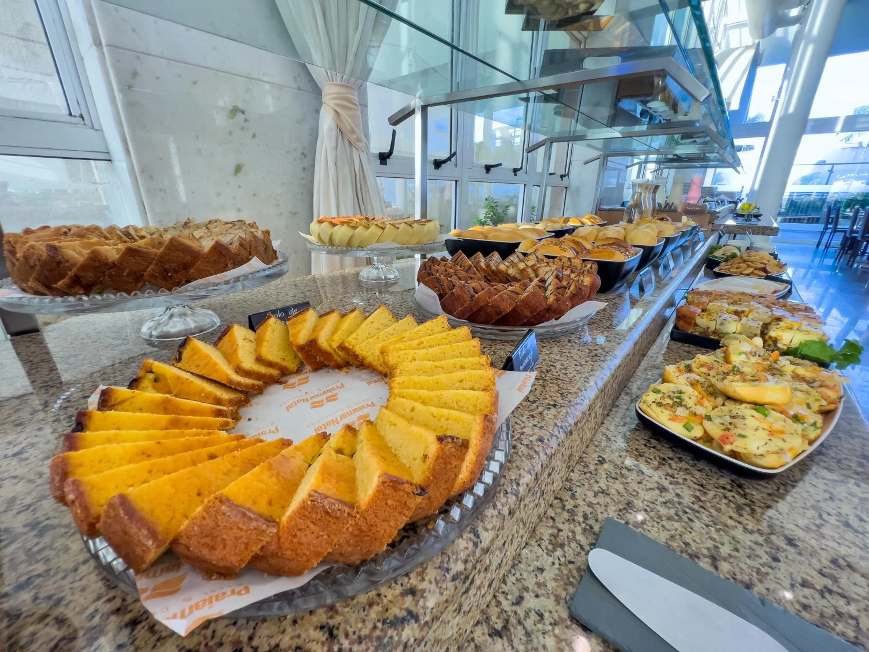 Restaurant/places to eat in Praiamar Express Hotel