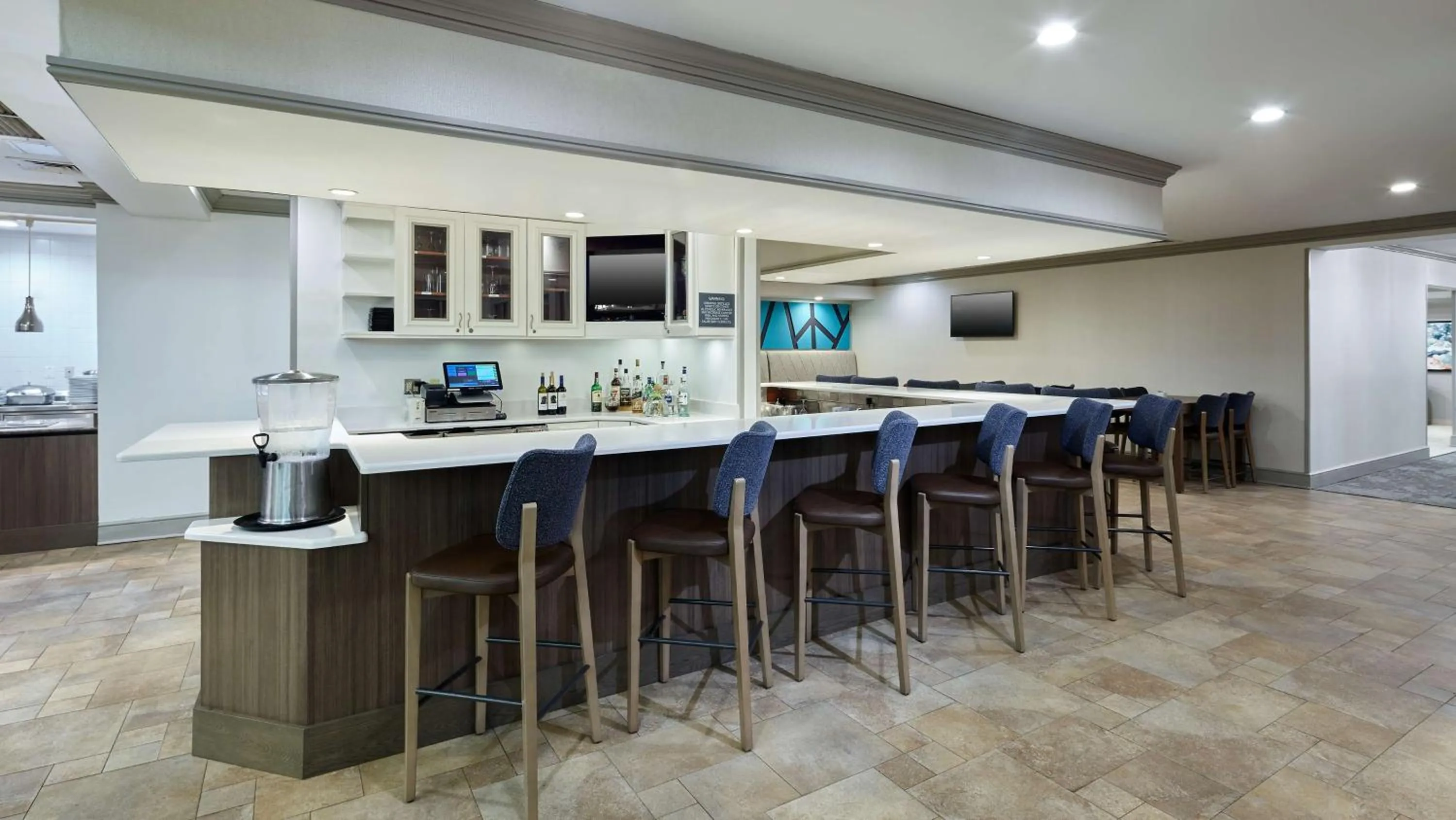 Lounge or bar in Hilton Garden Inn Merrillville