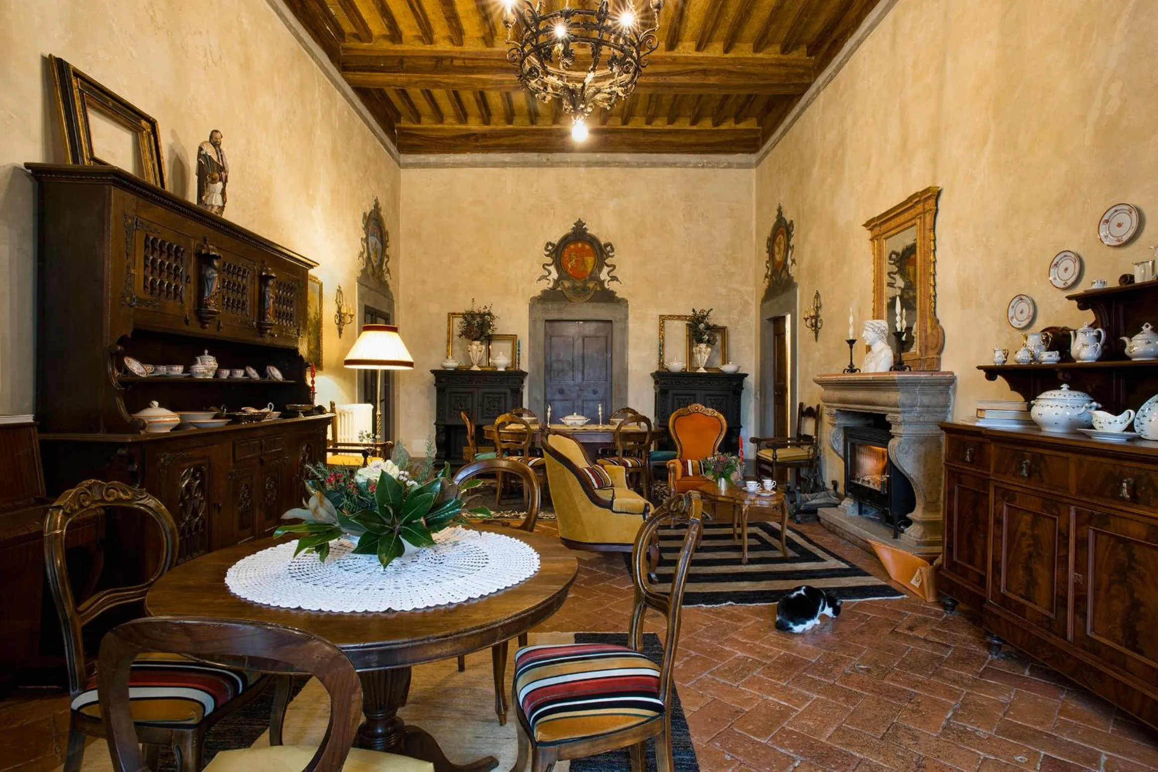 Communal lounge/ TV room in Villa Fillinelle