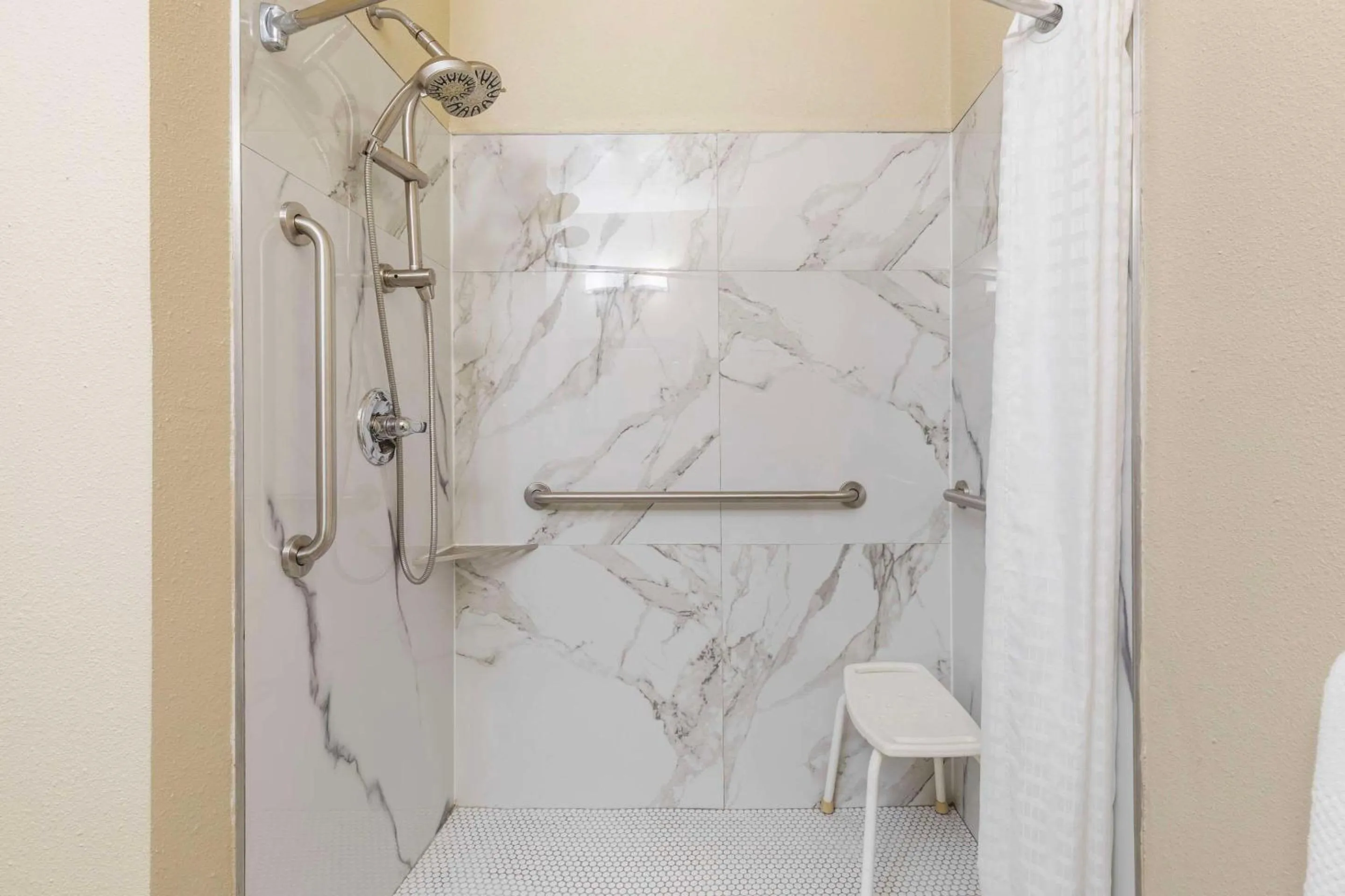 Bedroom in Comfort Inn & Suites Temple - Medical Center