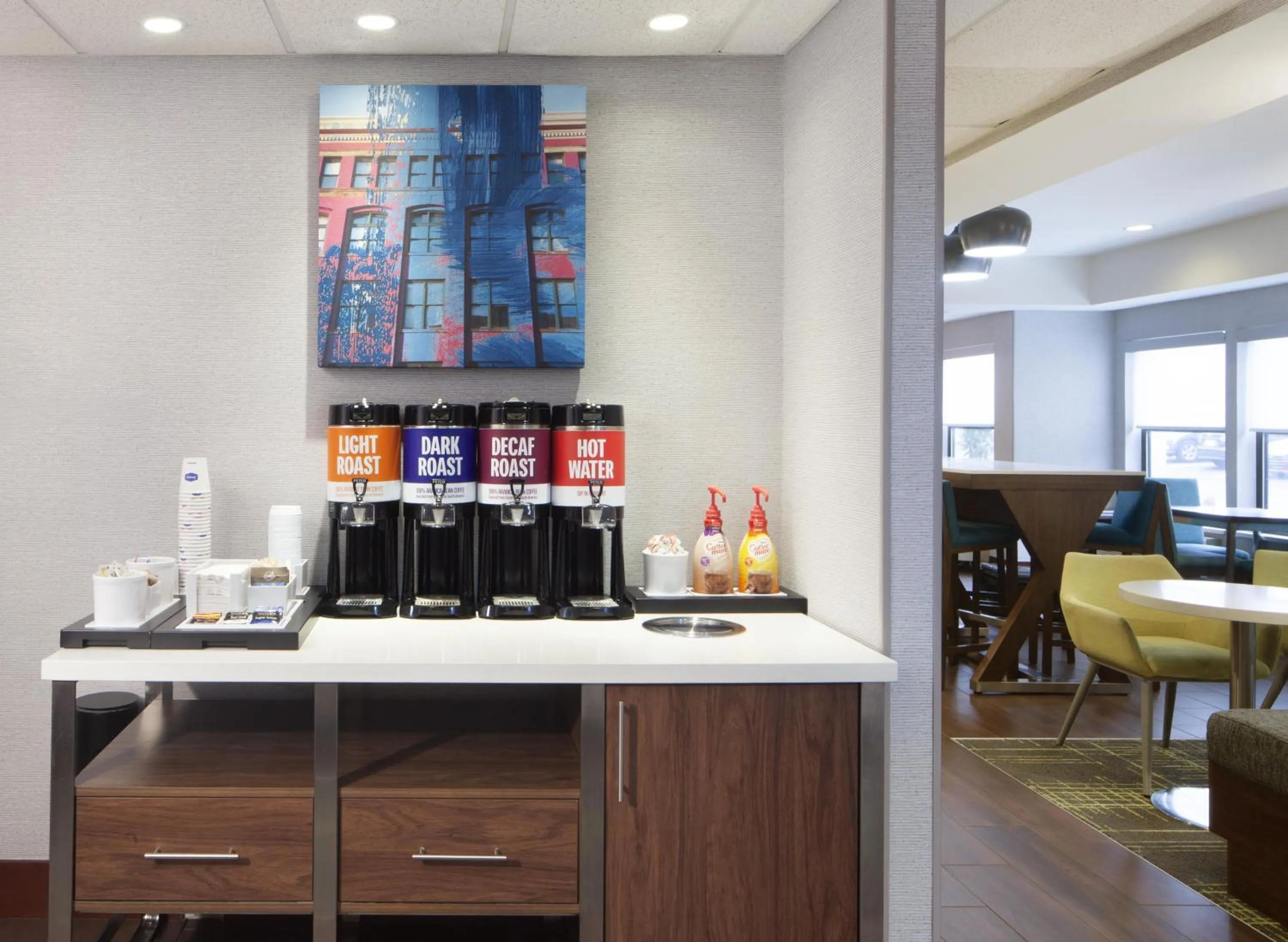Dining area in Hampton Inn Youngstown/Boardman
