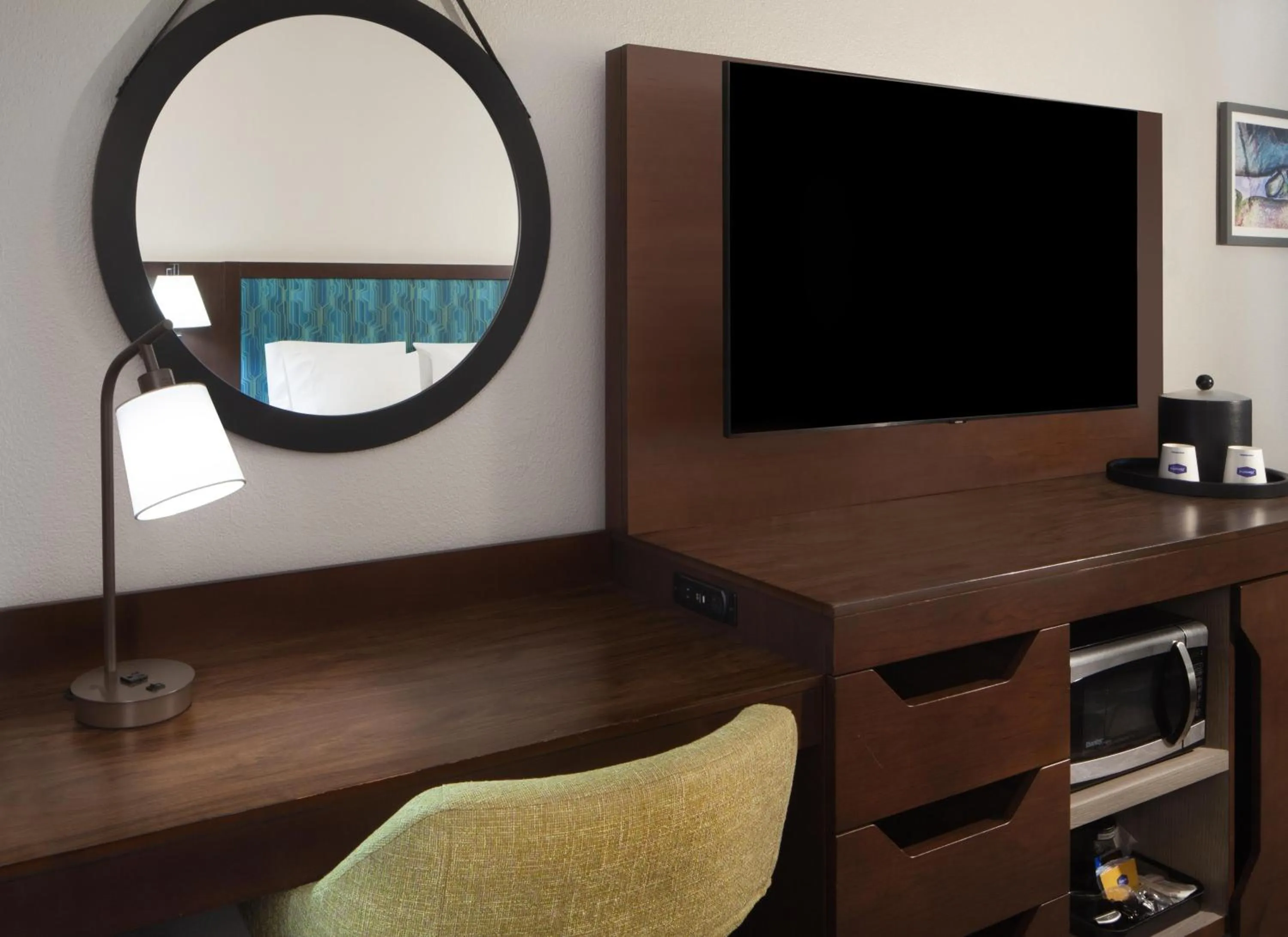 Bedroom in Hampton Inn Youngstown/Boardman