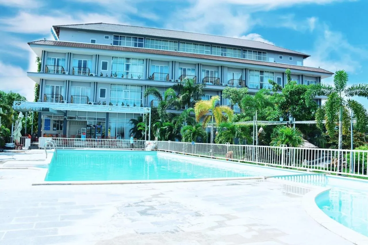 Swimming pool in Ozon Hotel