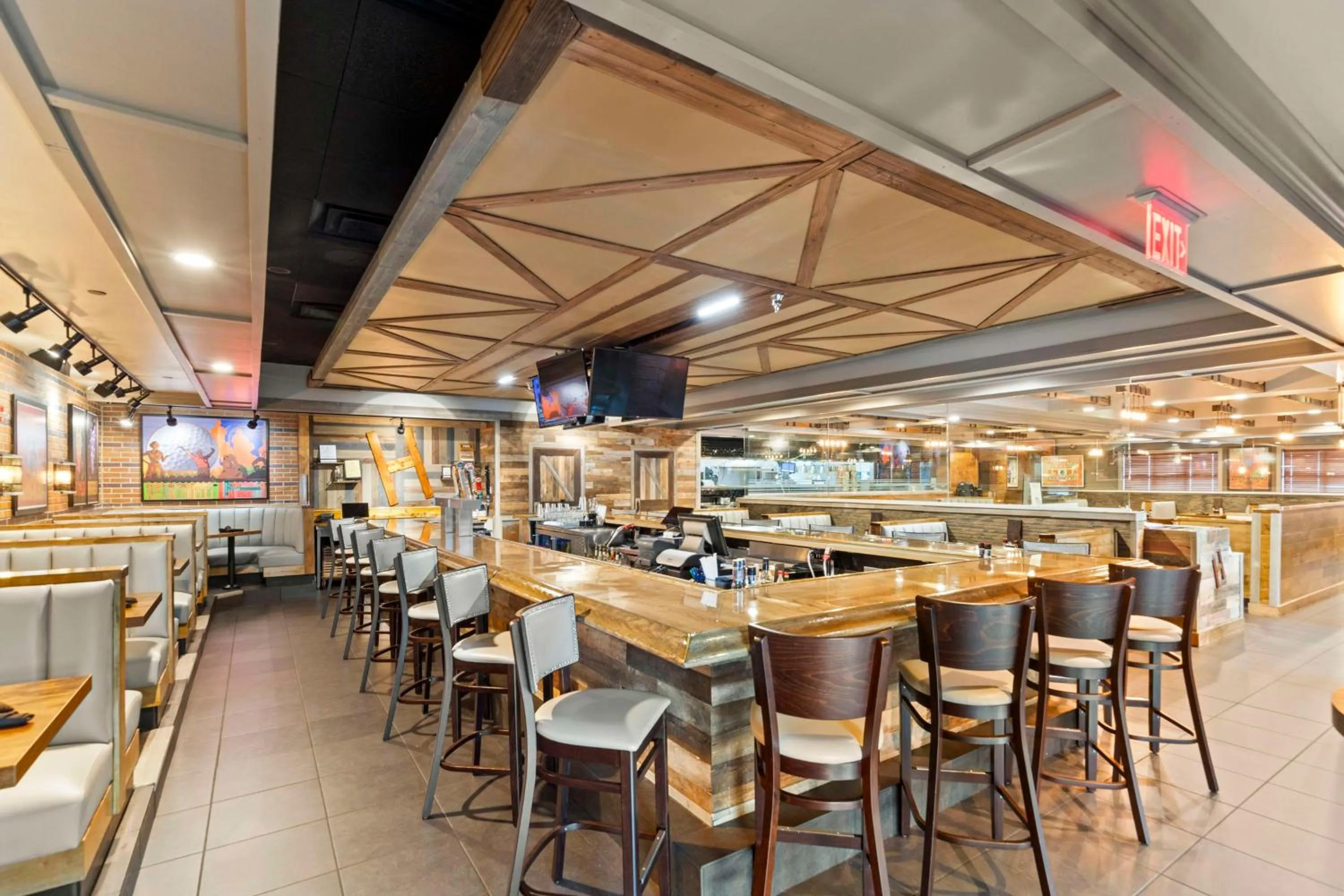 Lounge or bar in Doubletree By Hilton Front Royal Blue Ridge Shadows