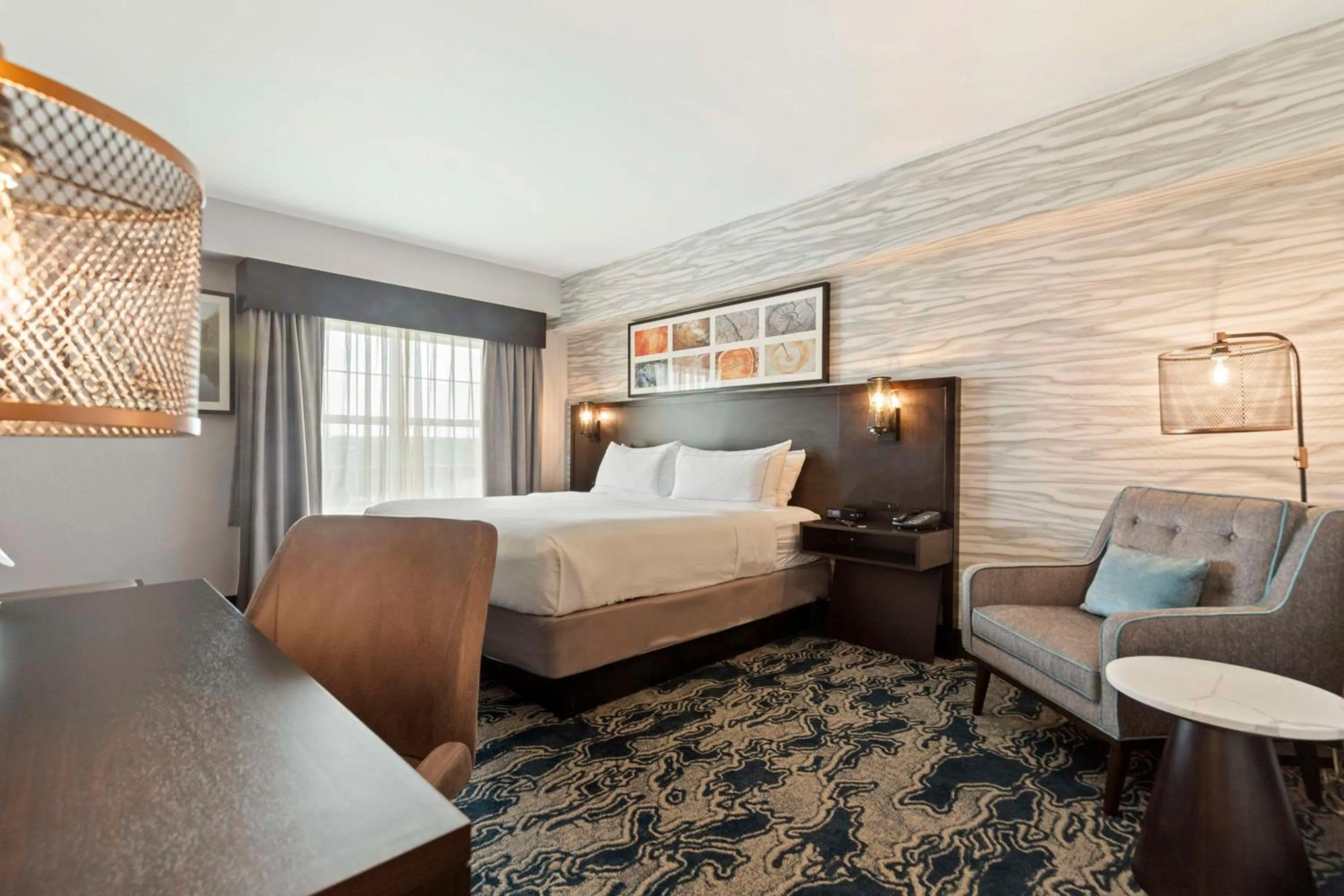 Bed in Doubletree By Hilton Front Royal Blue Ridge Shadows