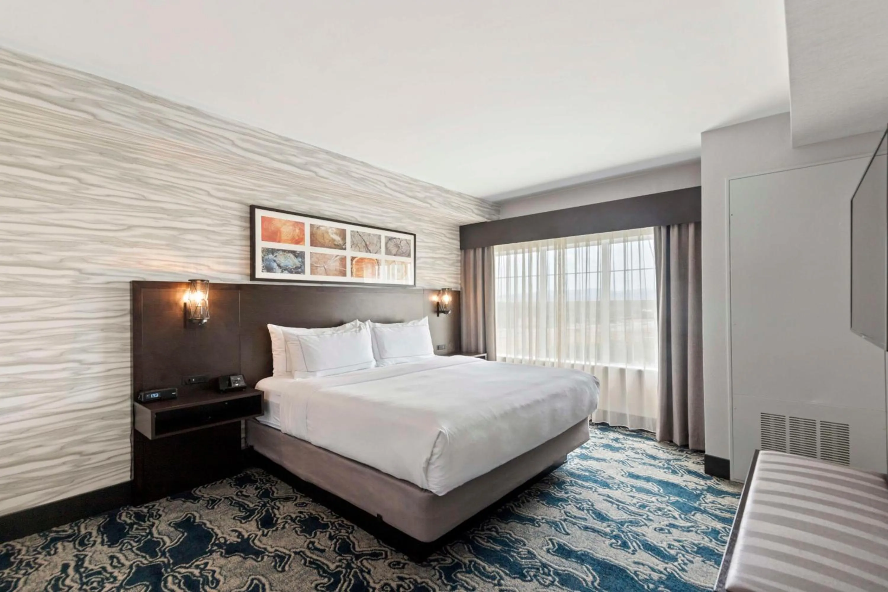 Bed in Doubletree By Hilton Front Royal Blue Ridge Shadows