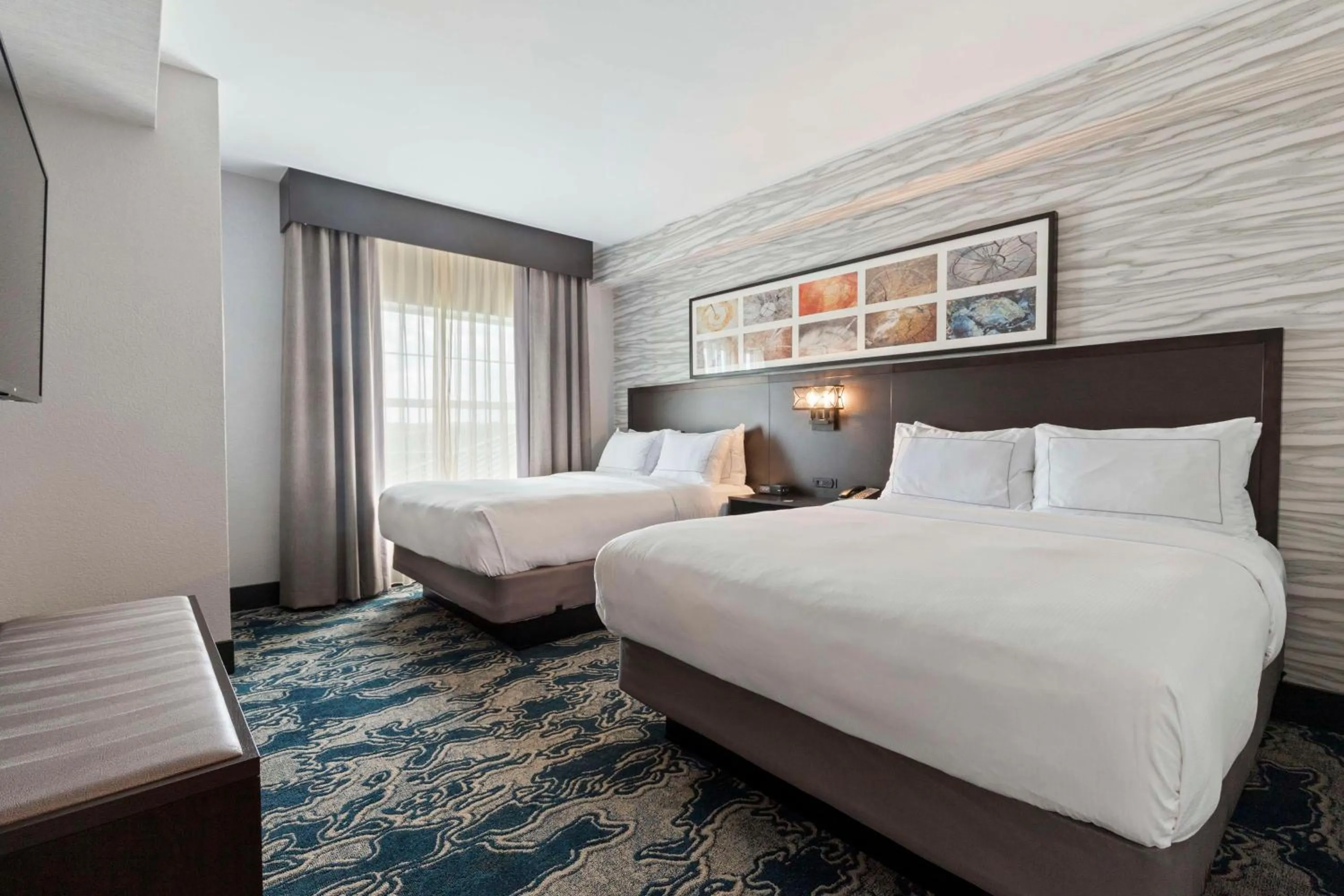 Bed in Doubletree By Hilton Front Royal Blue Ridge Shadows