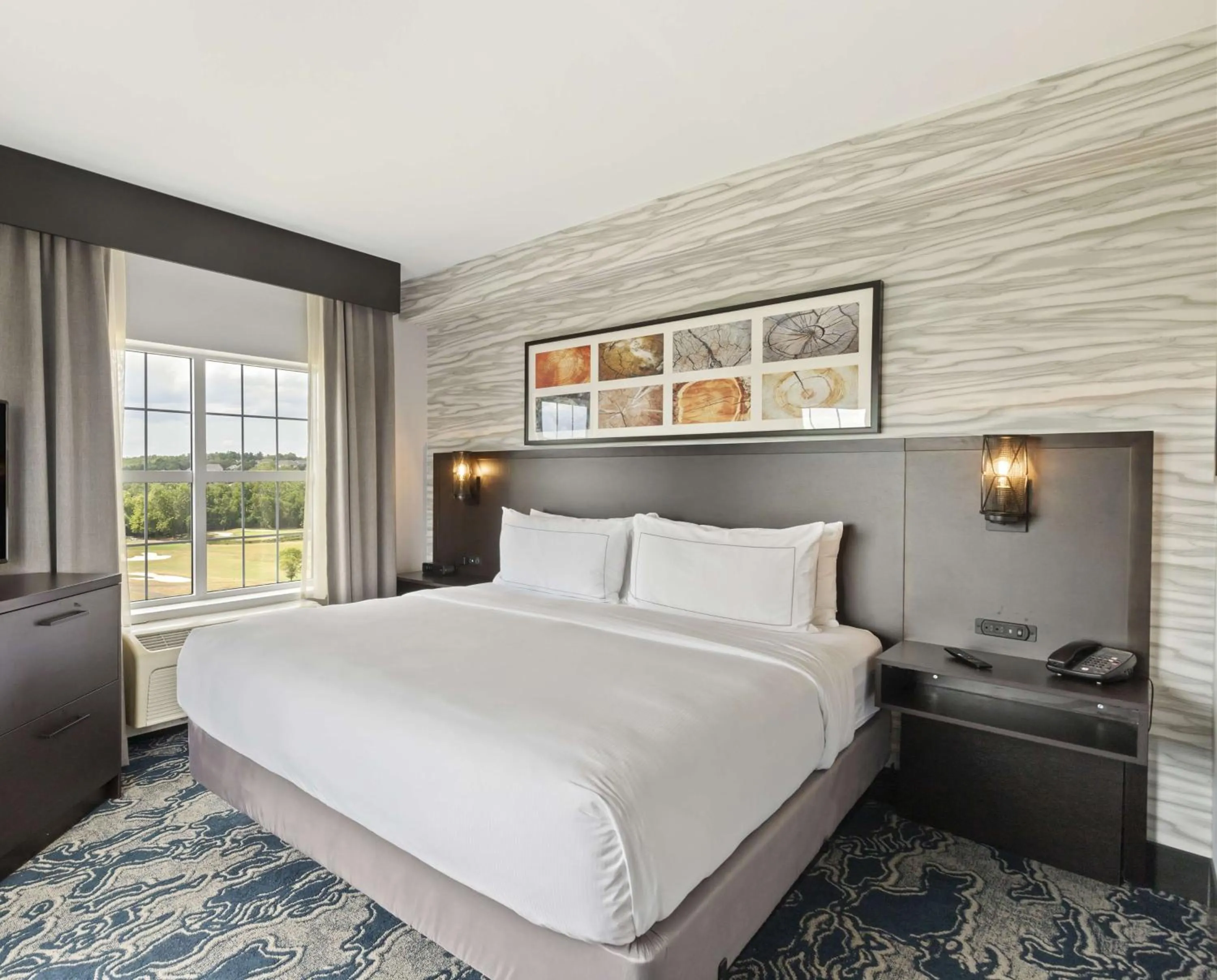 Bed in Doubletree By Hilton Front Royal Blue Ridge Shadows