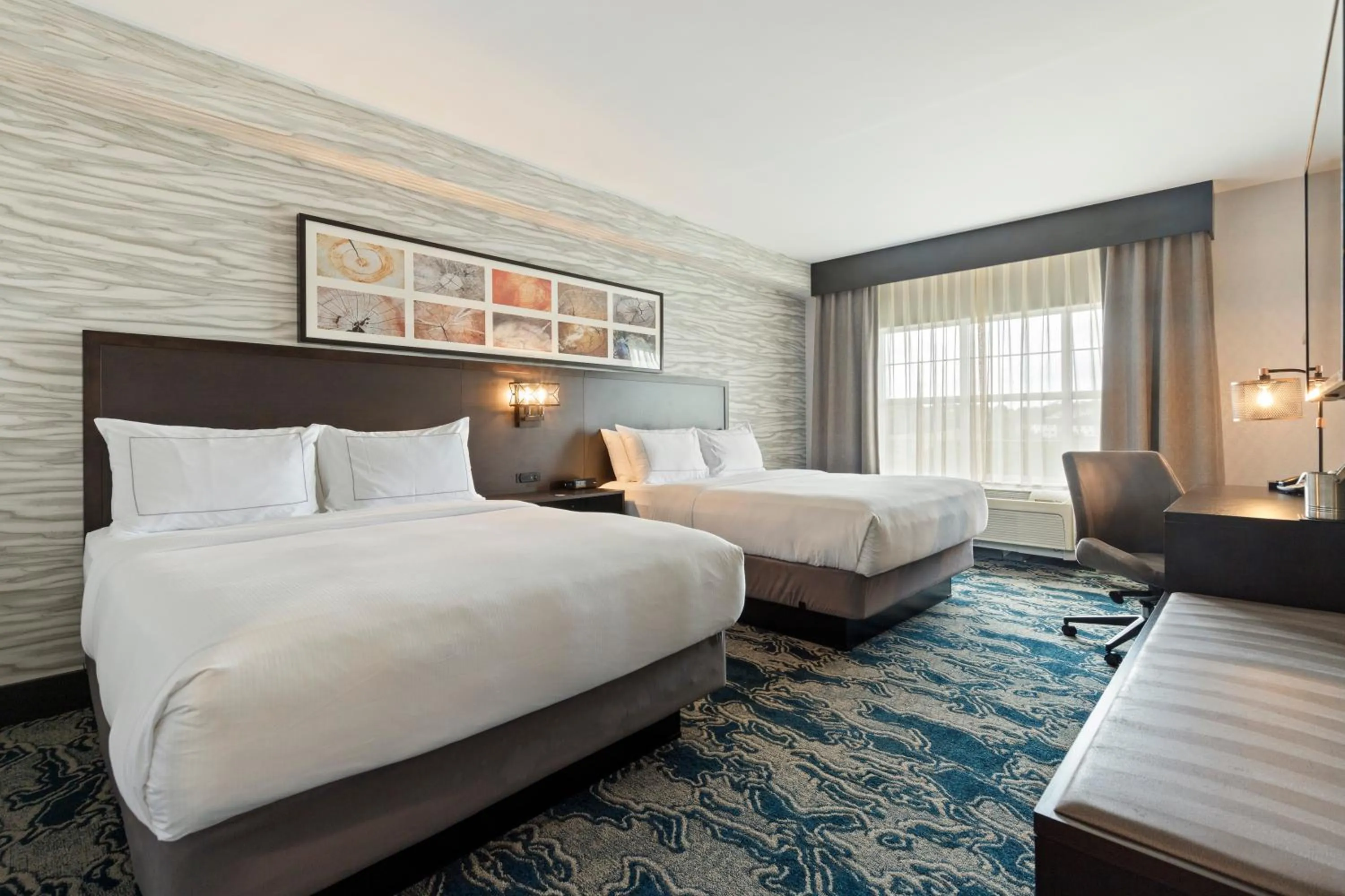 Bed in Doubletree By Hilton Front Royal Blue Ridge Shadows