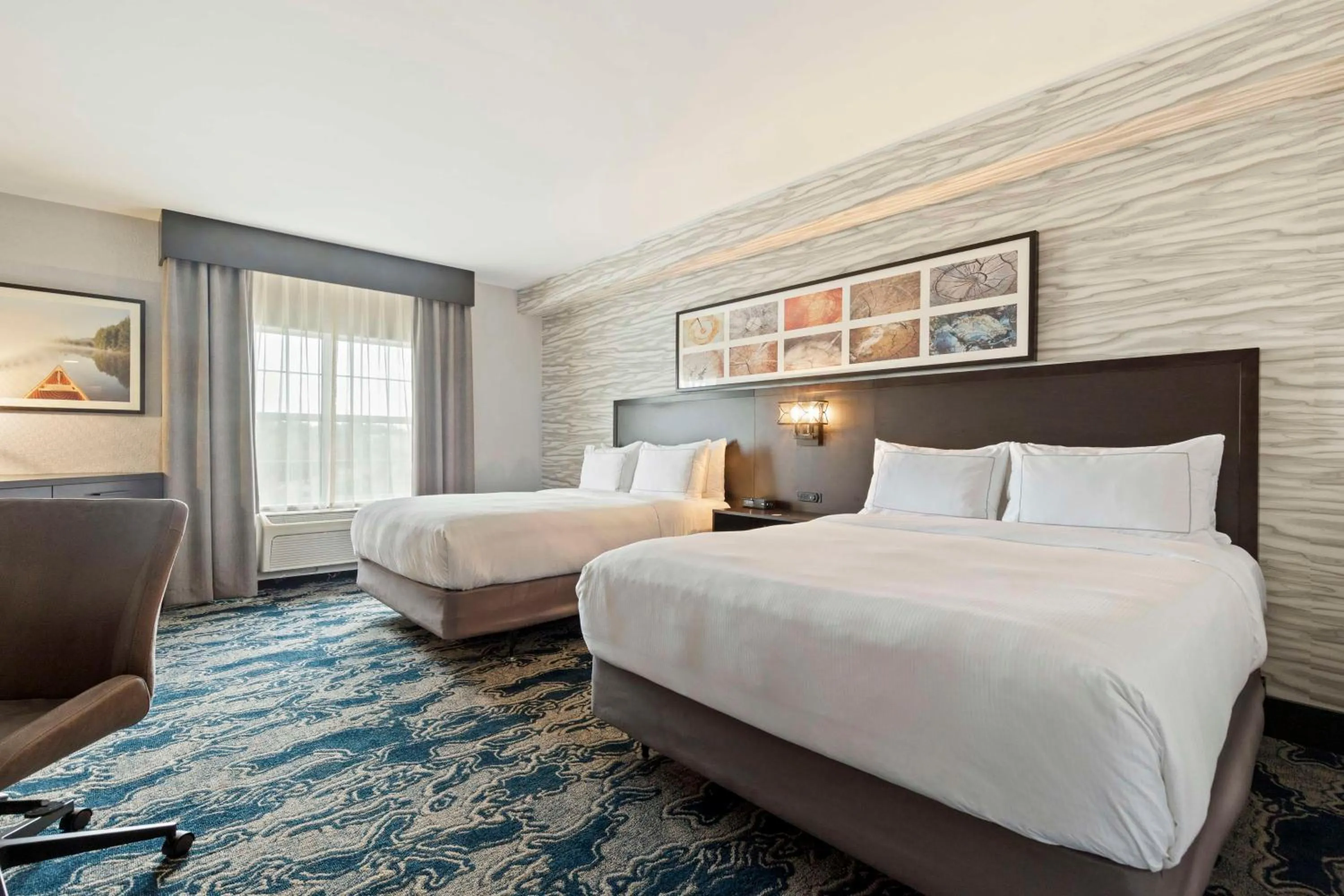 Bed in Doubletree By Hilton Front Royal Blue Ridge Shadows