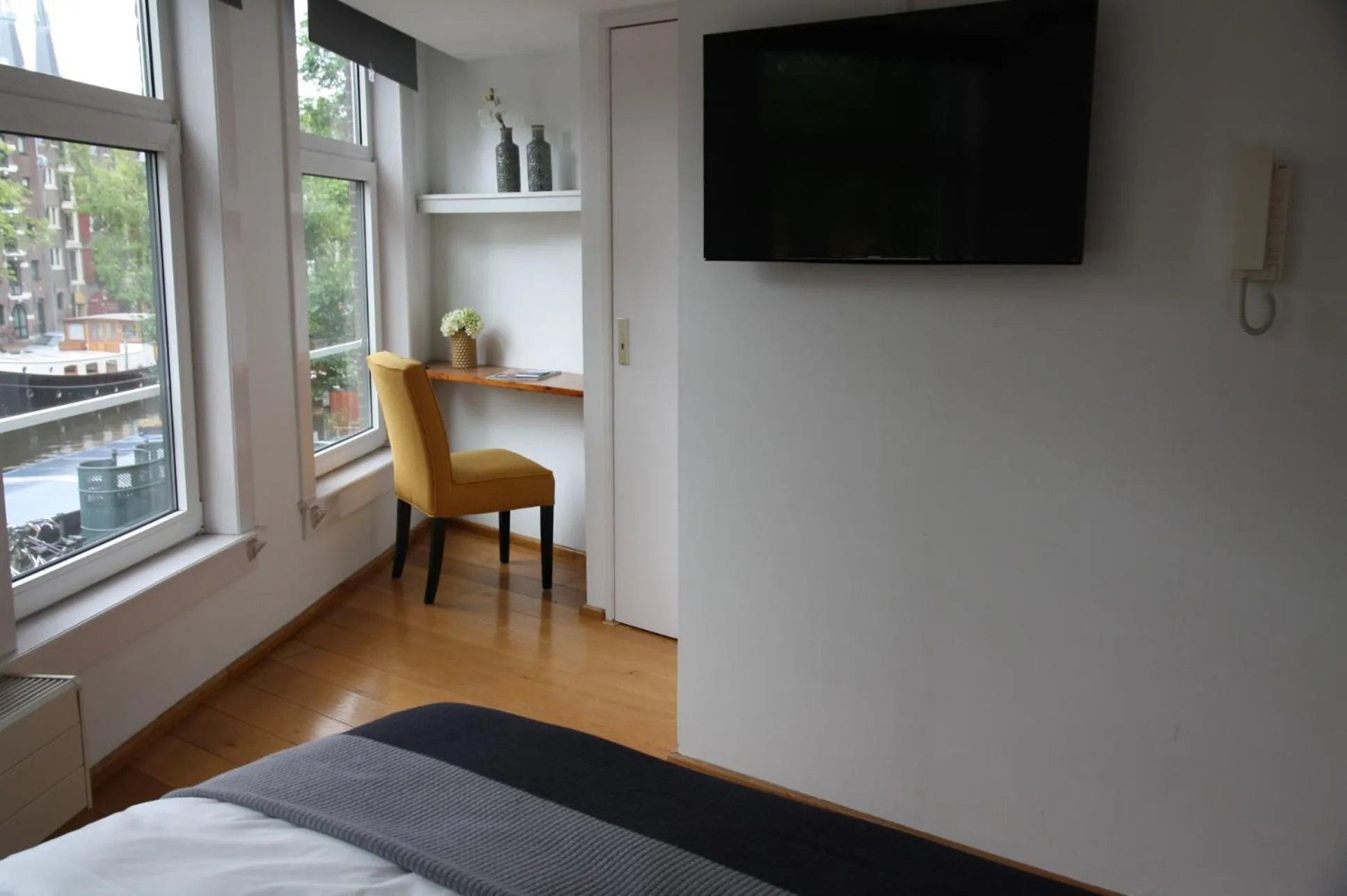 Decorative detail, Bed in Bridge Inn