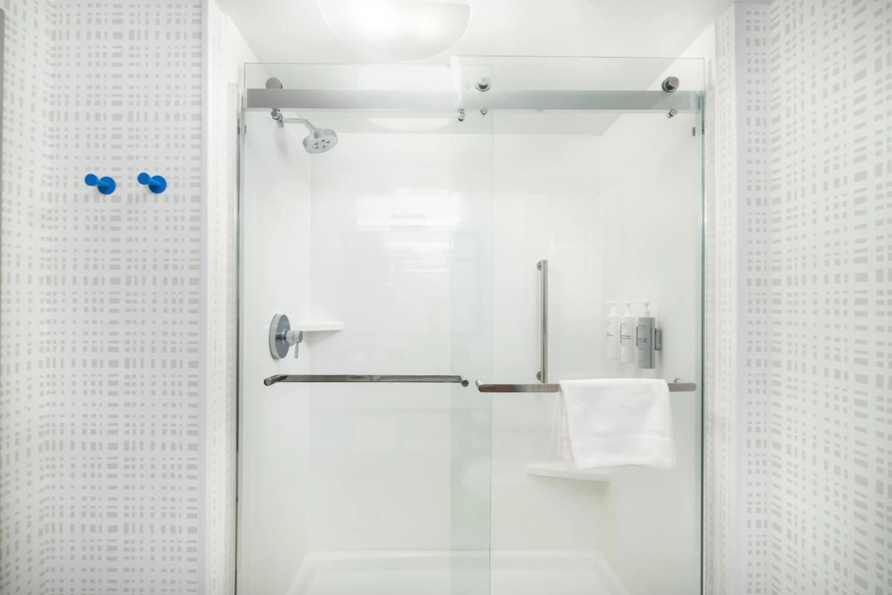 Bathroom in Hampton Inn Marietta