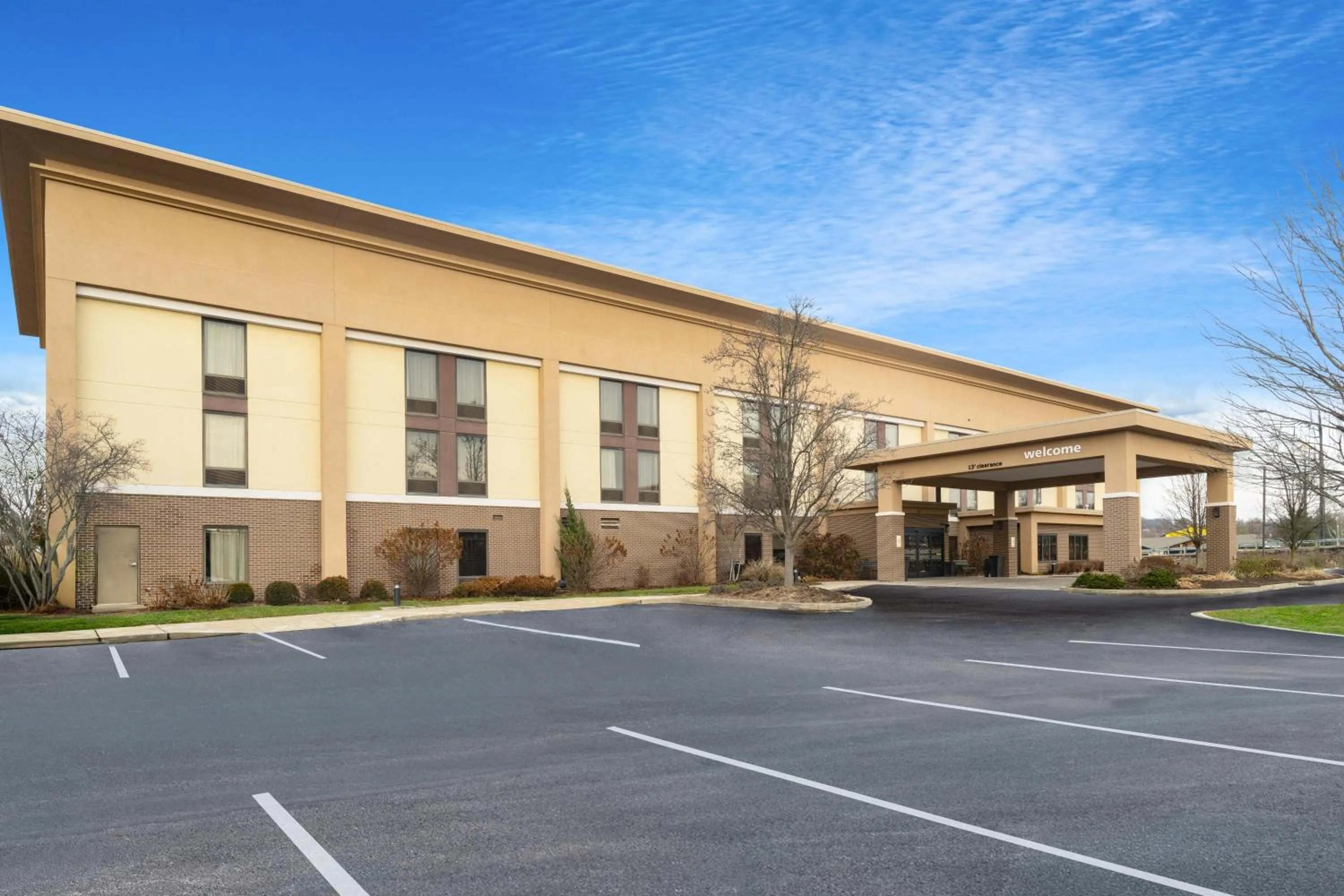 Property building in Hampton Inn Marietta