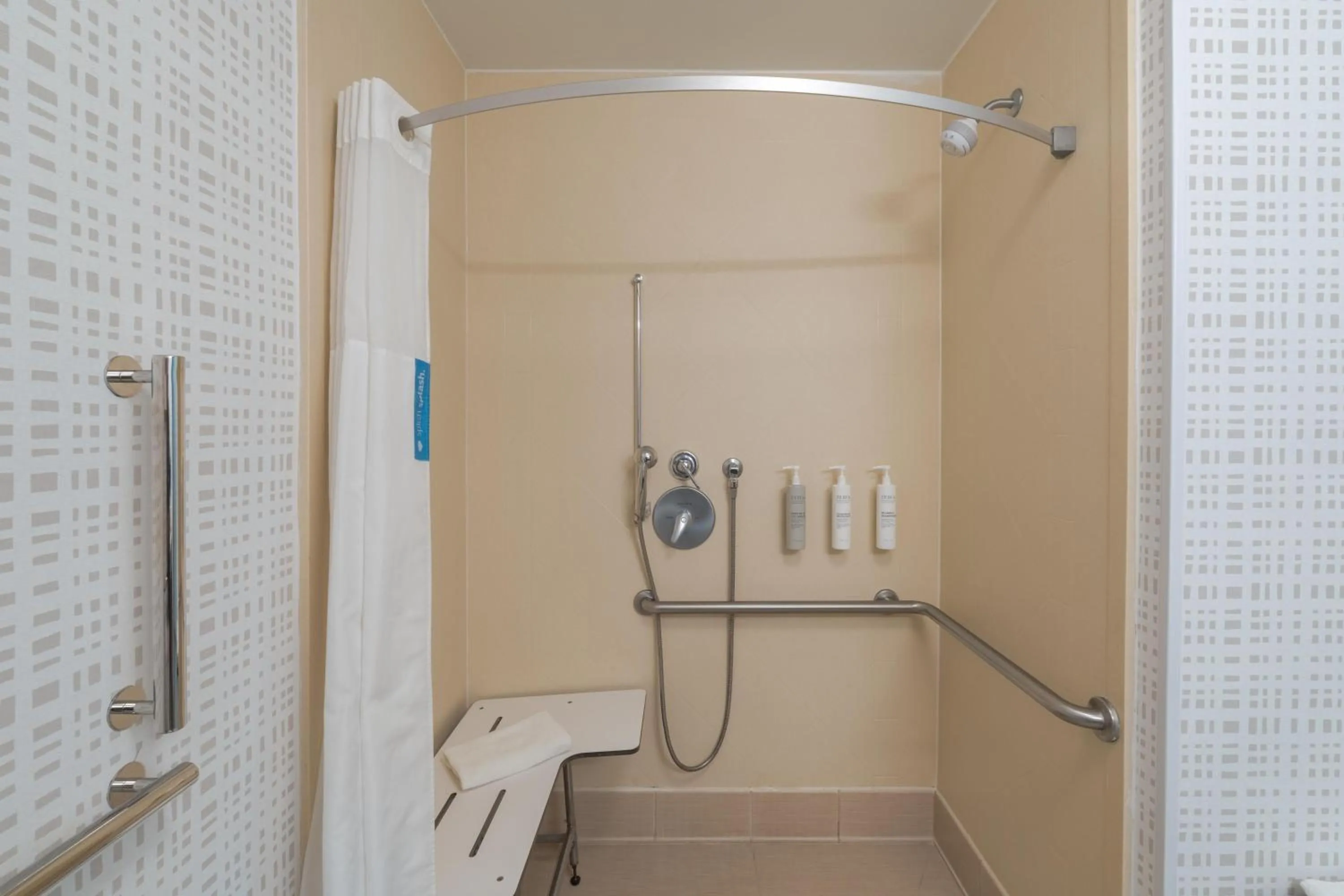 Bathroom in Hampton Inn Marietta