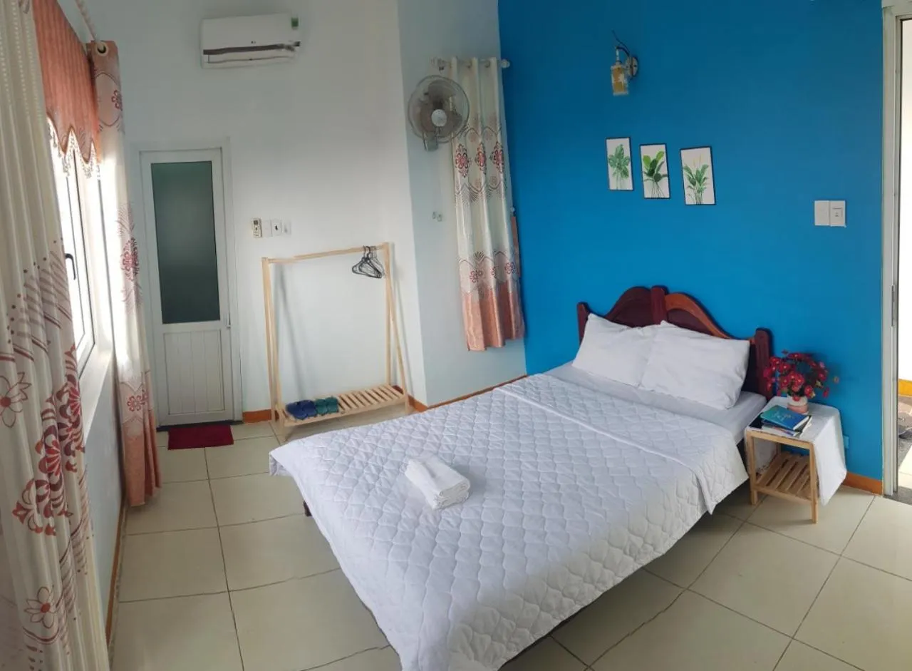 Property building, Bed in Ly Tri Ly Son Hotel