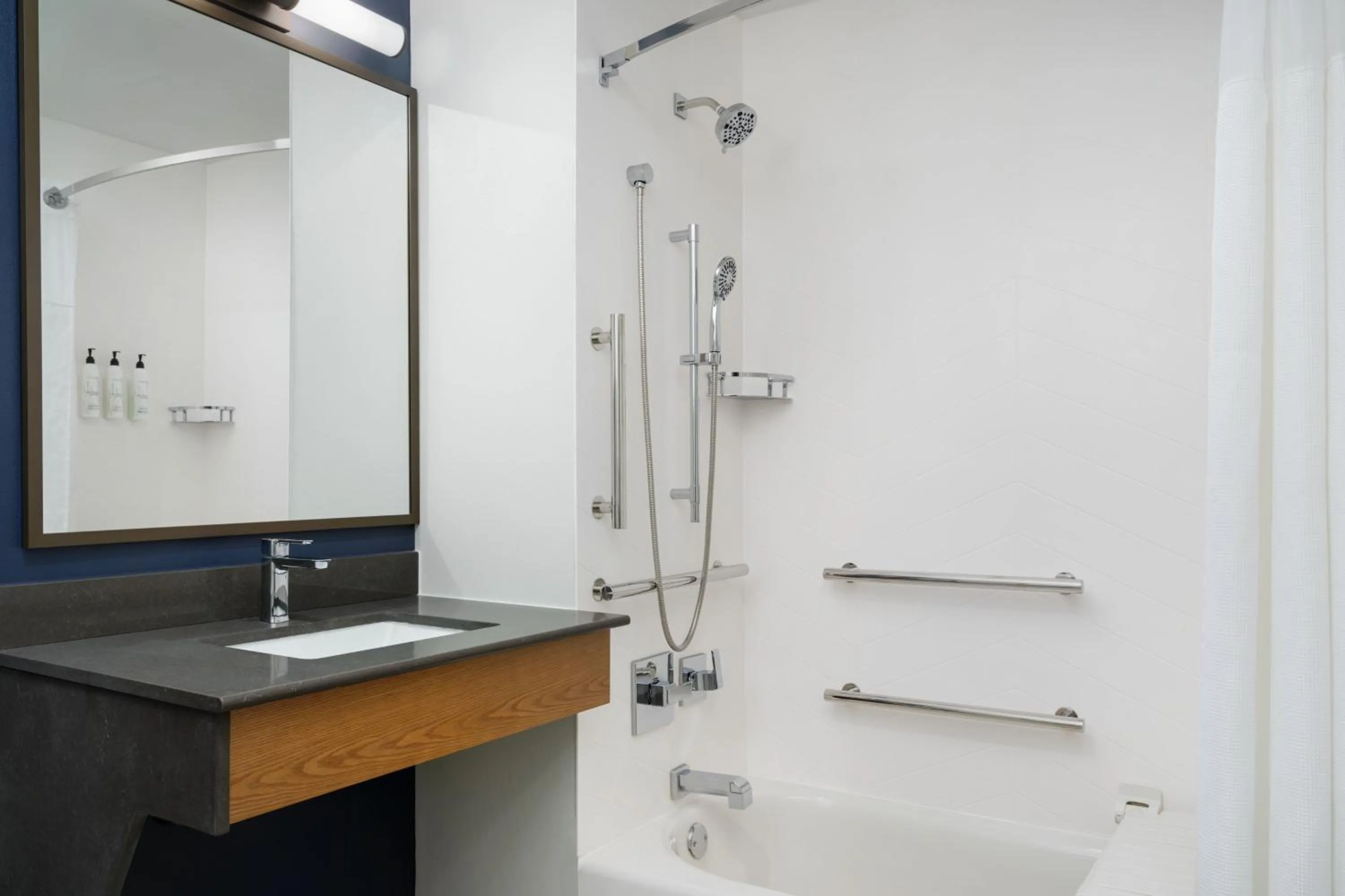 Bathroom in Fairfield Inn and Suites by Marriott Birmingham / Bessemer