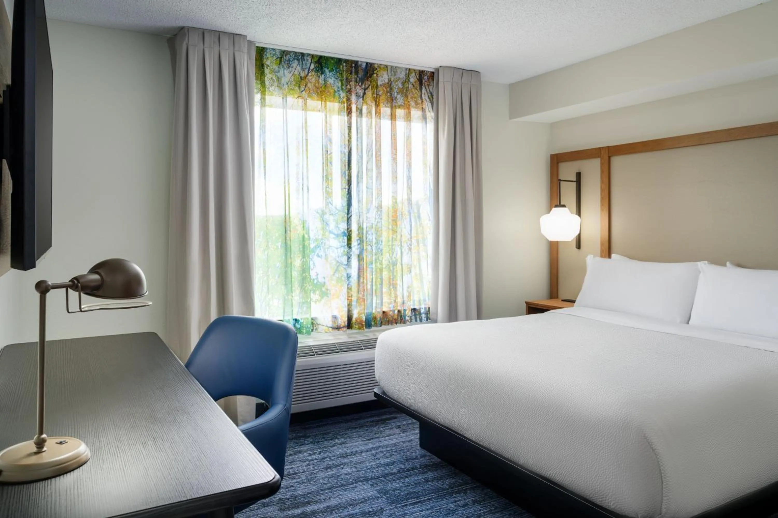 Photo of the whole room, Bed in Fairfield Inn and Suites by Marriott Birmingham / Bessemer