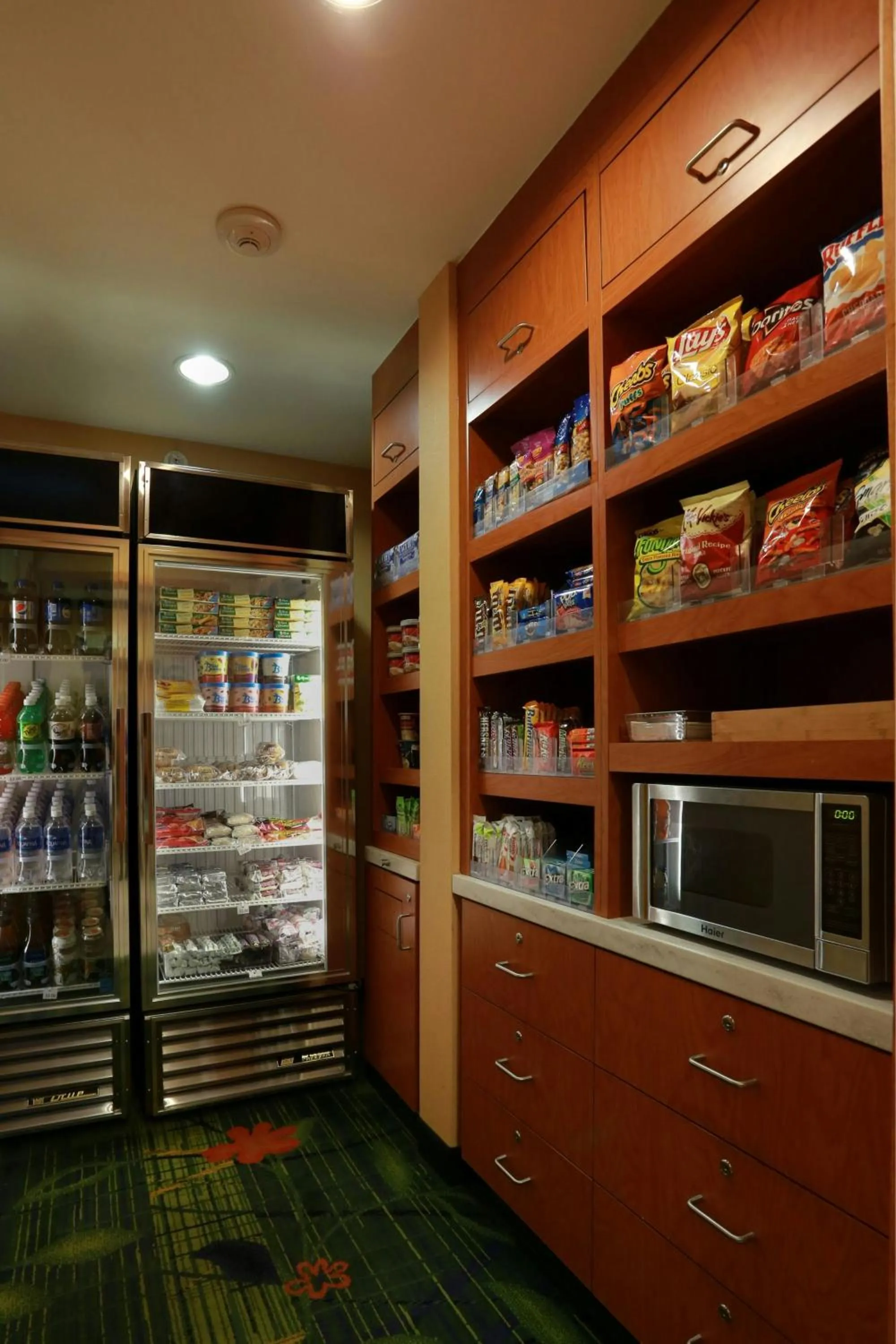 Photo of the whole room in Fairfield Inn and Suites by Marriott Marion