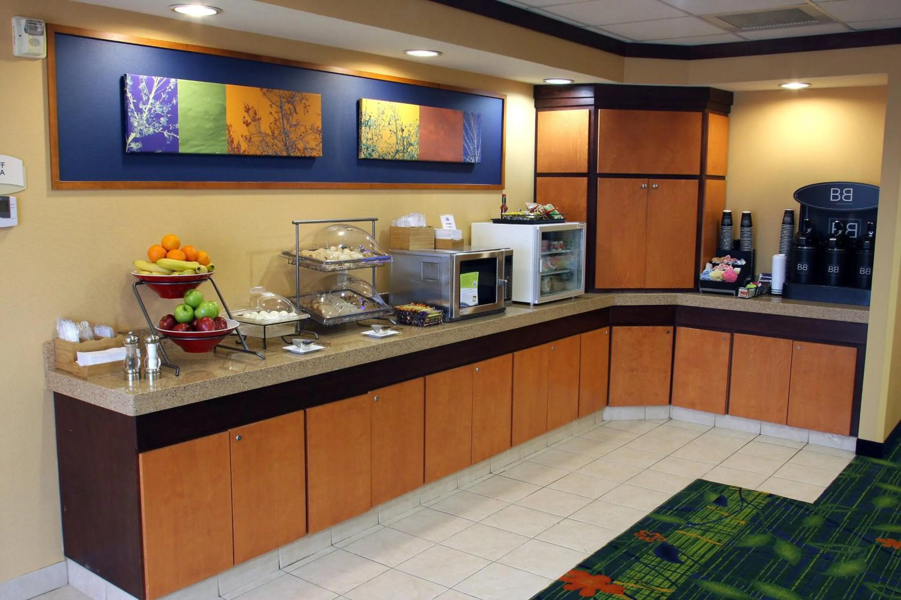 Breakfast in Fairfield Inn and Suites by Marriott Marion