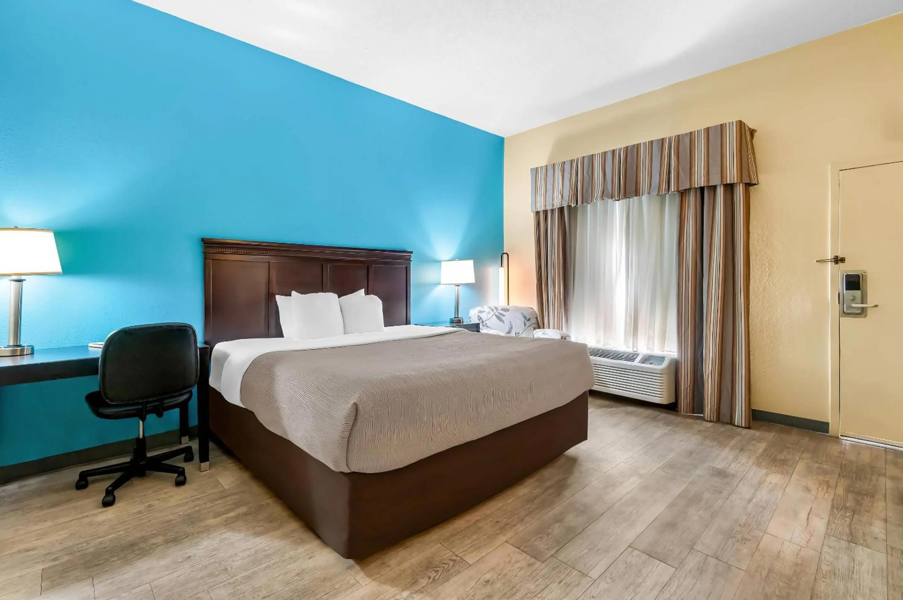 Bedroom, Bed in Quality Inn Union City US 51