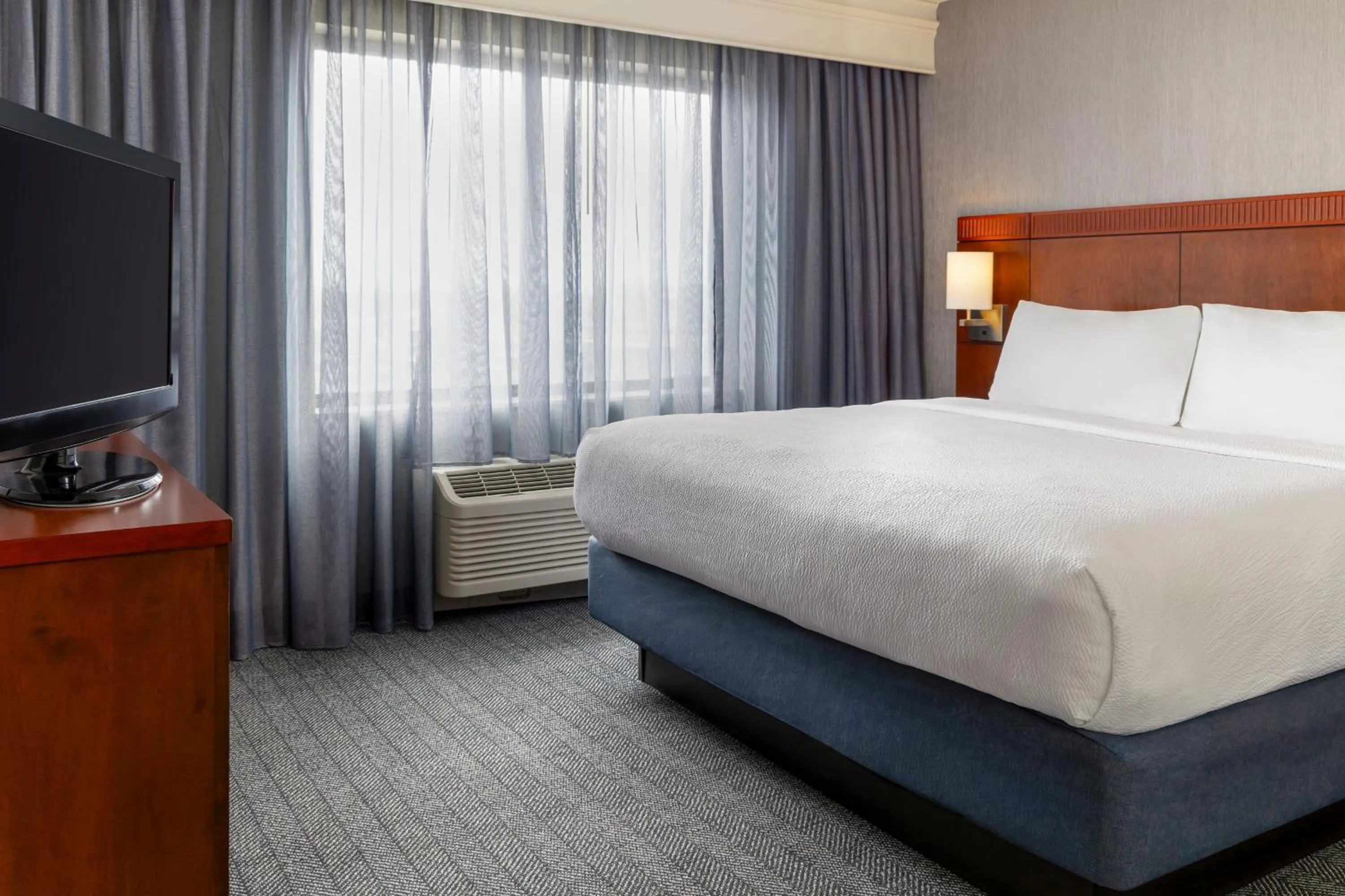 Bedroom, Bed in Courtyard by Marriott Ontario Rancho Cucamonga