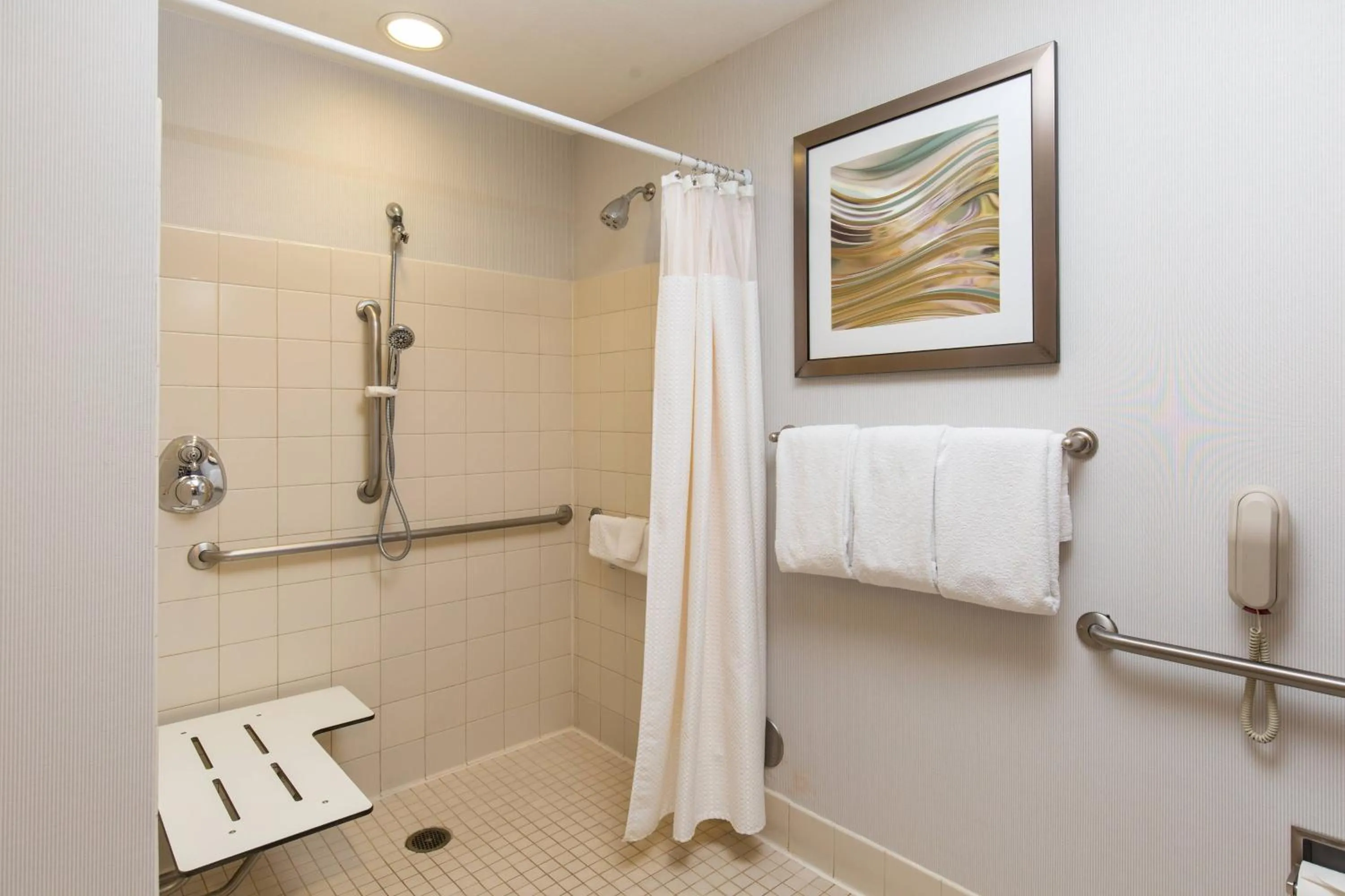 Bathroom in Courtyard by Marriott Ontario Rancho Cucamonga