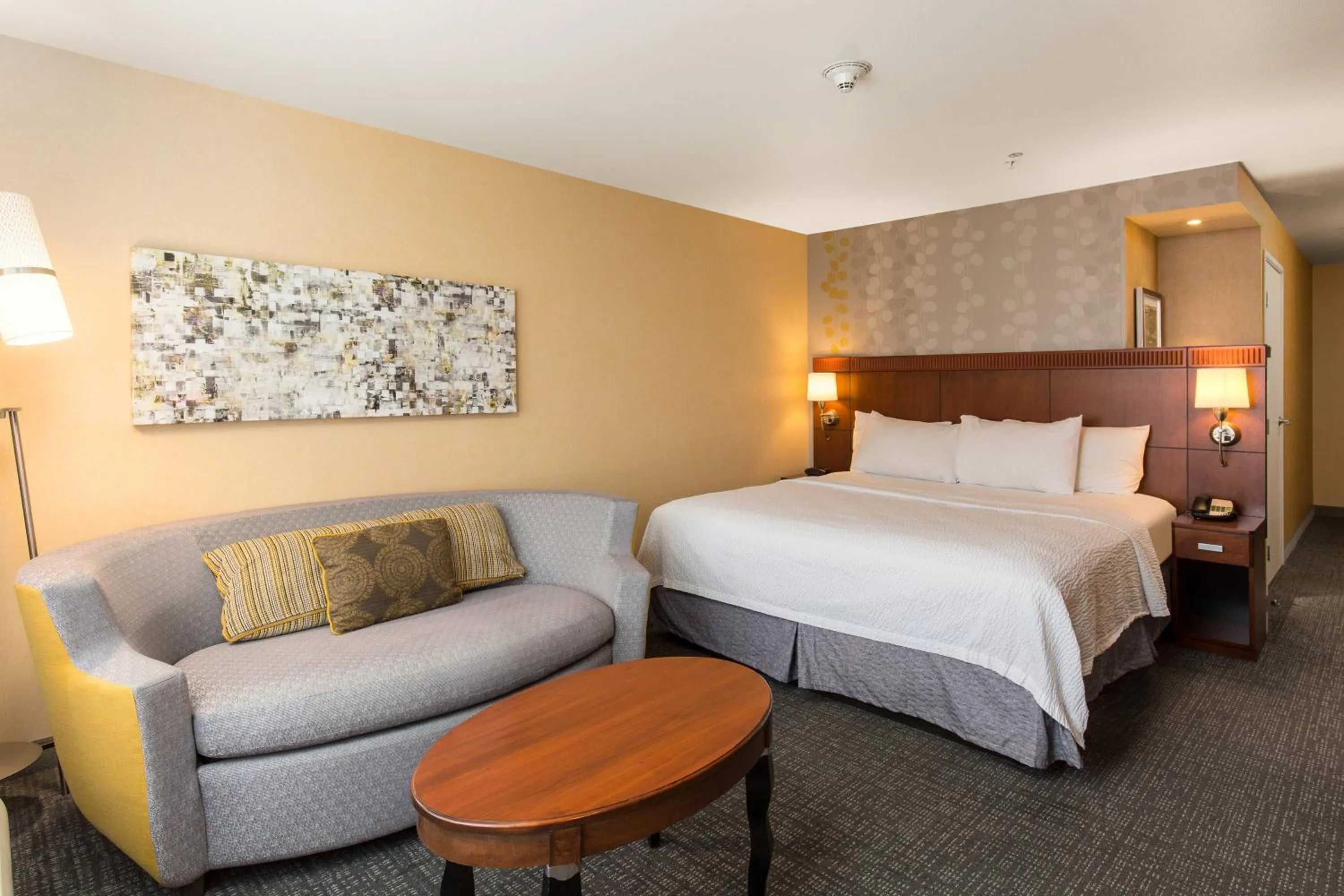 Photo of the whole room, Bed in Courtyard by Marriott Ontario Rancho Cucamonga
