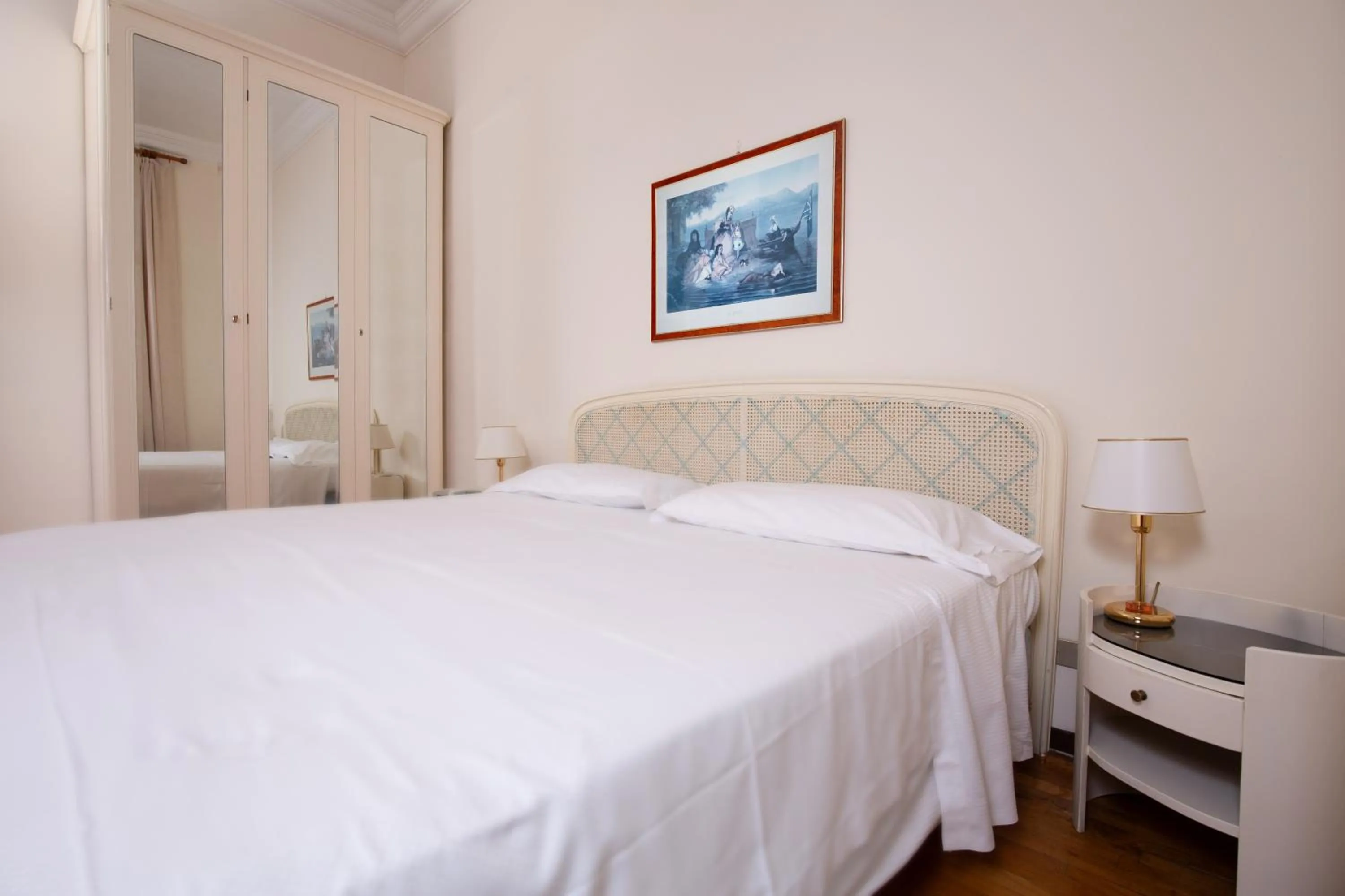 Bedroom in Grand Hotel De Londres