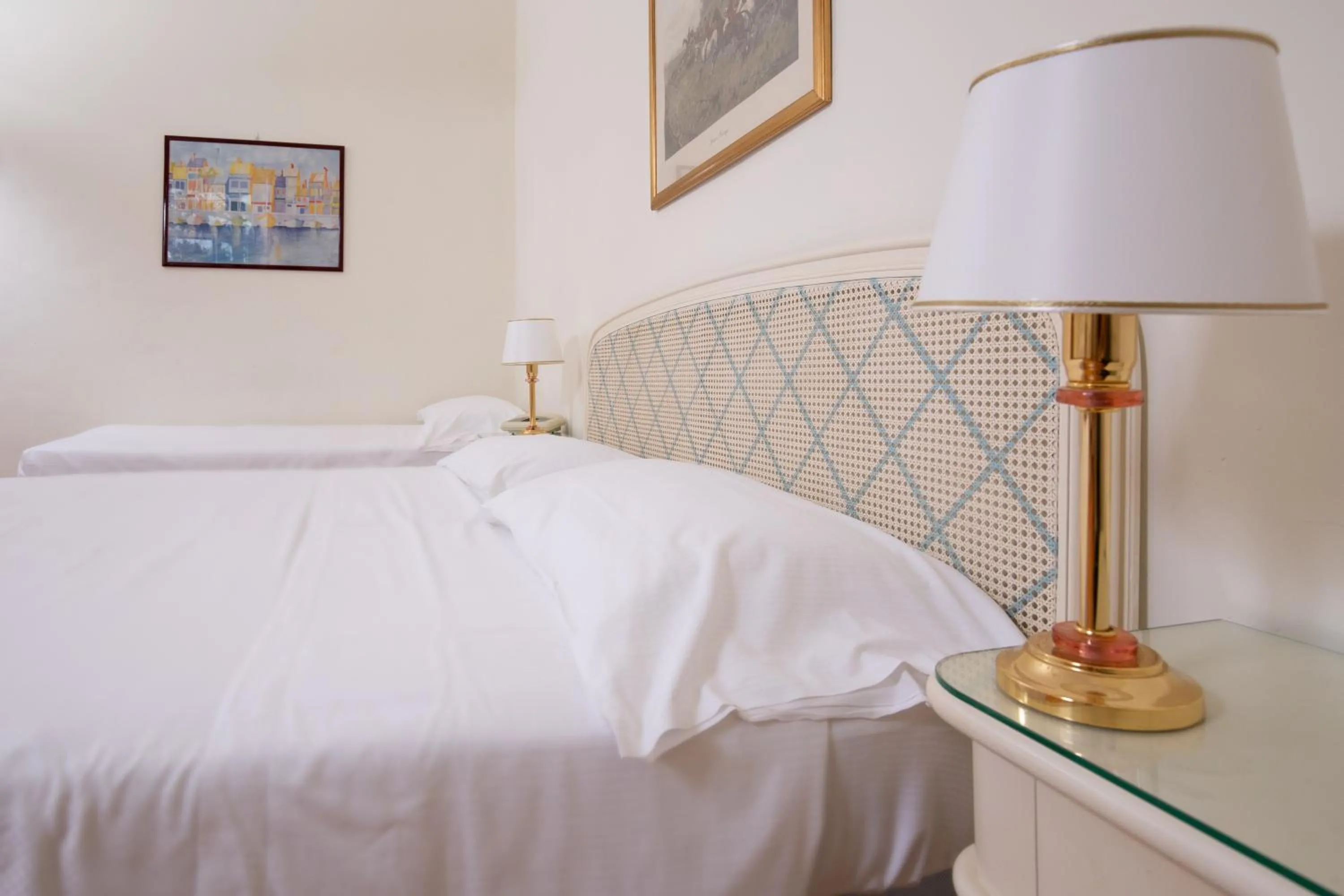 Bedroom in Grand Hotel De Londres