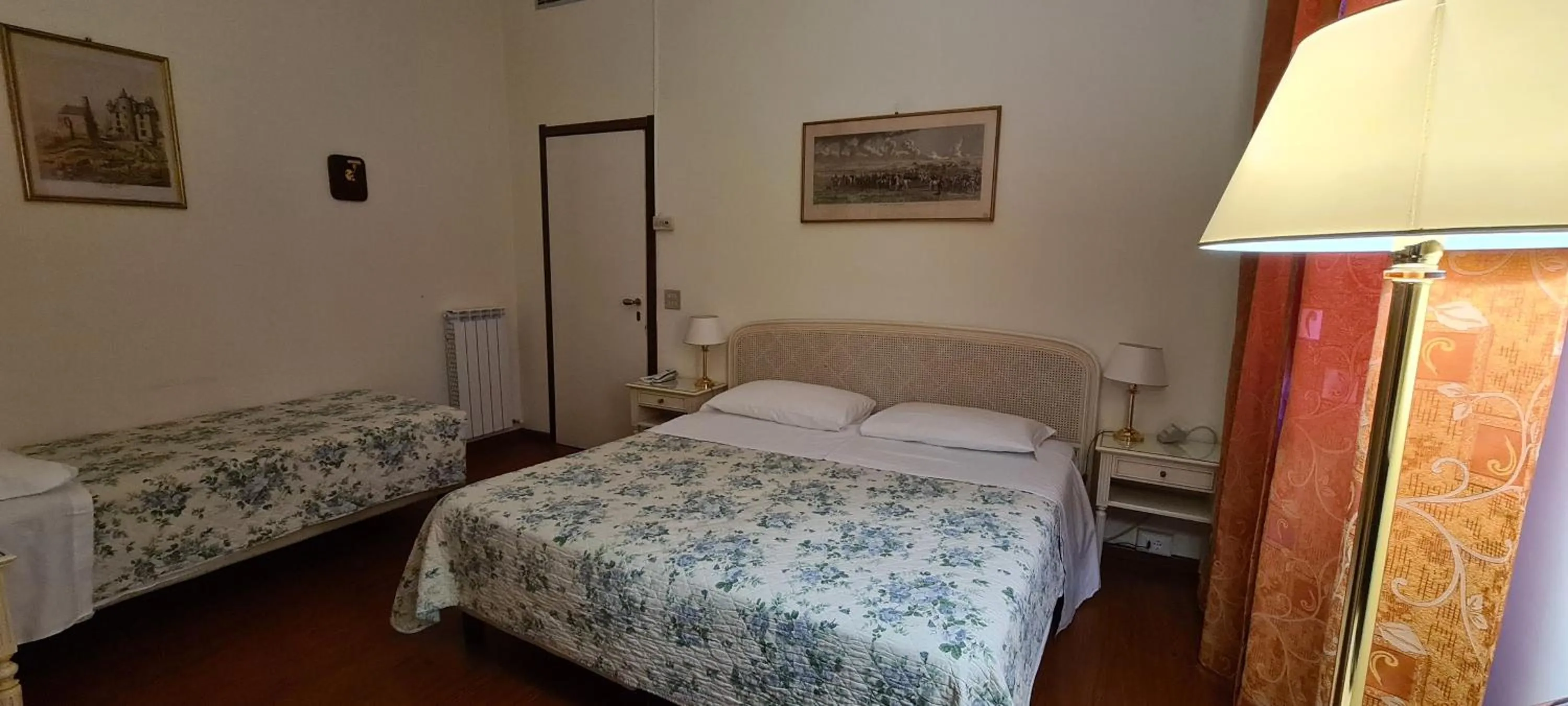Bedroom in Grand Hotel De Londres