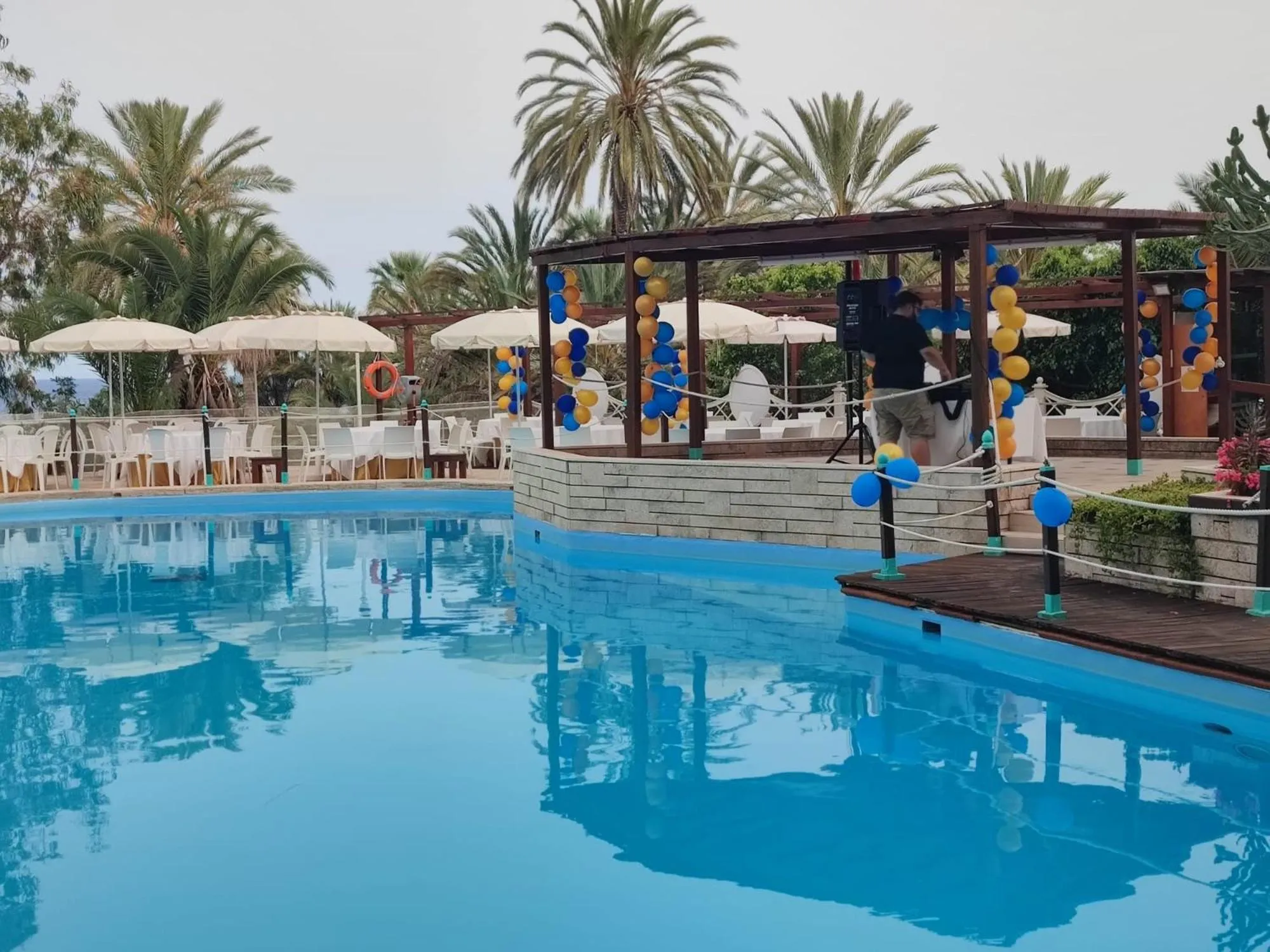 Restaurant/places to eat in Grand Hotel De Londres