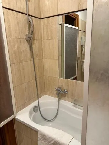 Bathroom in Grand Hotel De Londres