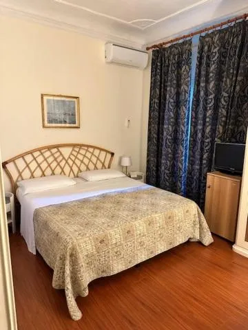 Bed in Grand Hotel De Londres