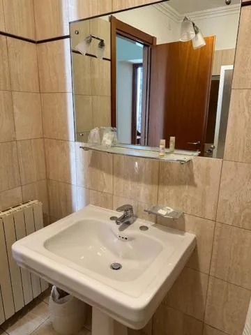 Bathroom in Grand Hotel De Londres