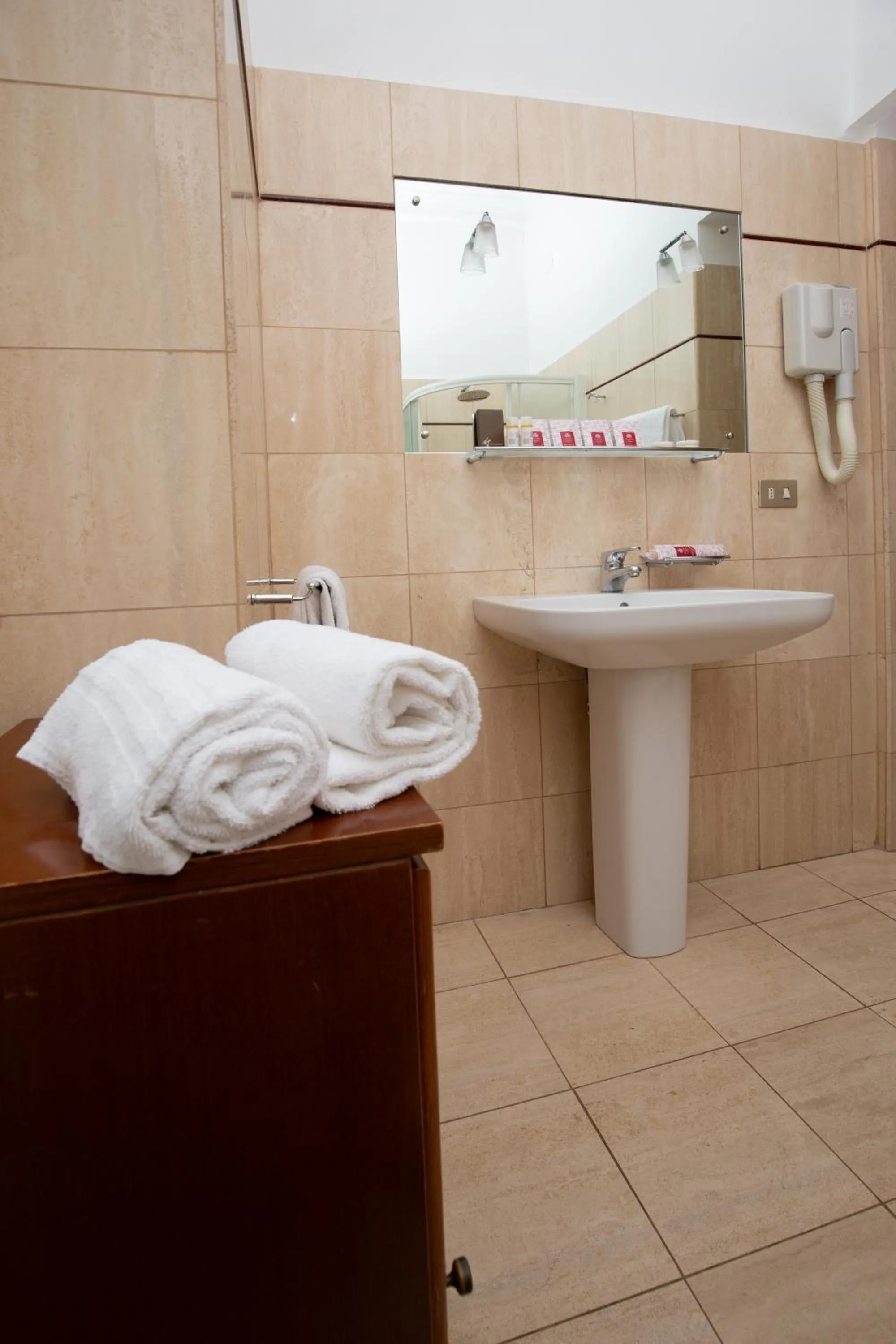 Bathroom in Grand Hotel De Londres